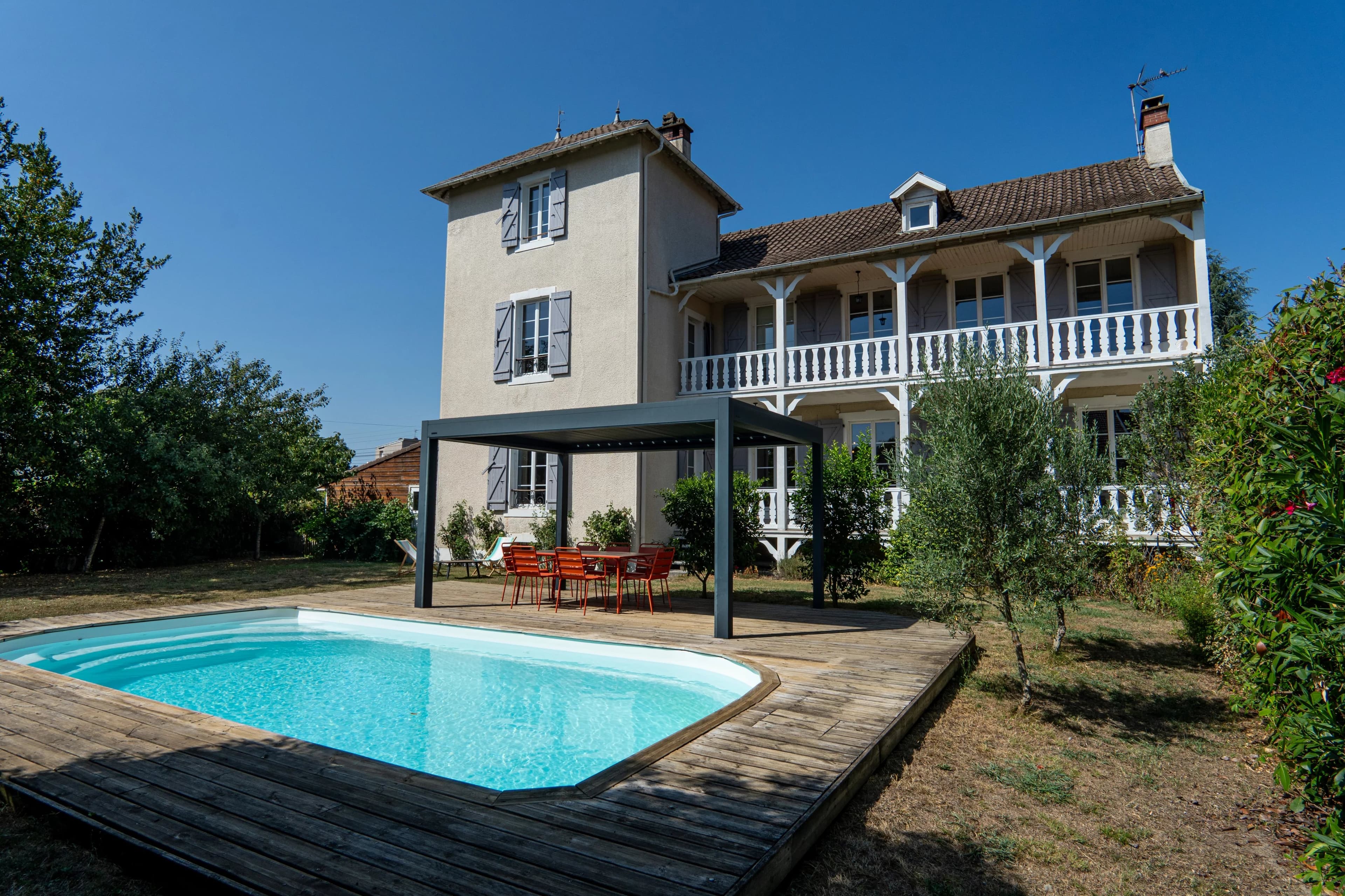 JURANÇON BOURG – MAISON BOURGEOISE DE VILLE – 226 M² - Photo 1