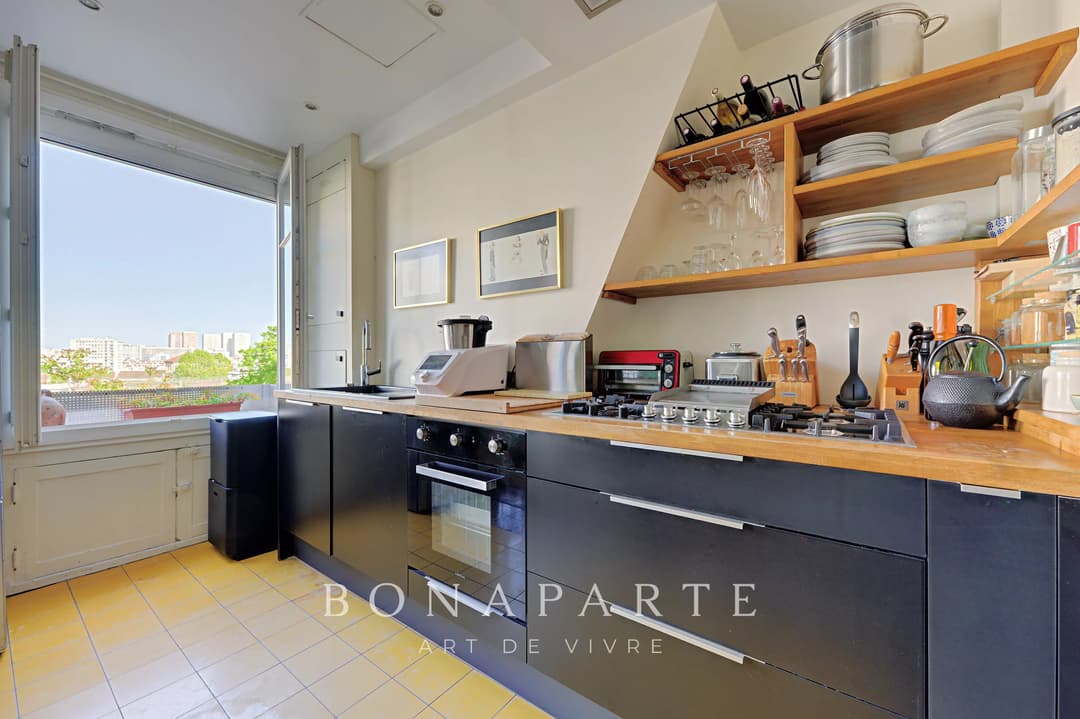 Paris 14e – Haussmannien, étage élevé avec ascenseur, balcon et vue dégagée - Photo 11