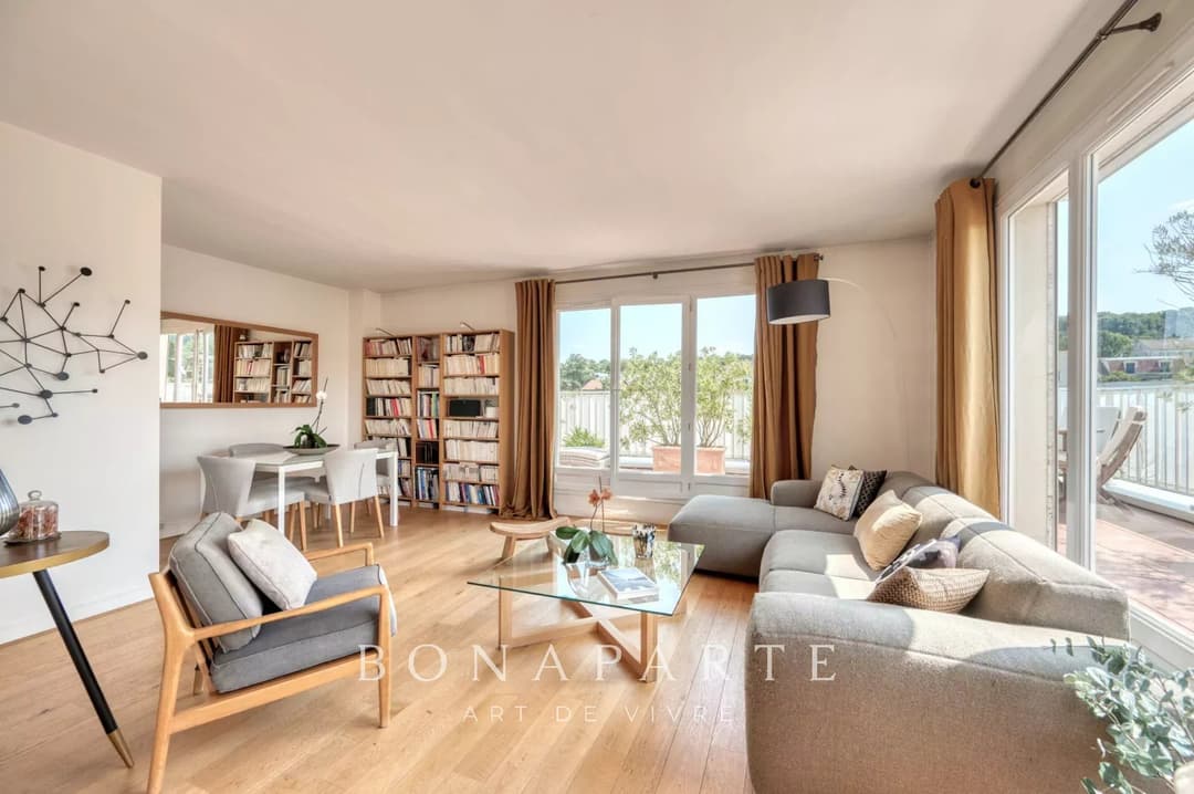 Dernier étage avec terrasse - Photo 2