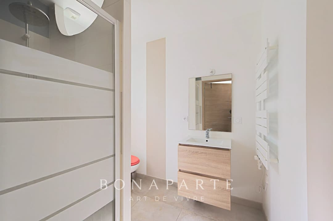 MAISONS-LAFFITTE, MAISON RECENTE À PROXIMITÉ IMMÉDIATE DU CENTRE-VILLE - Photo 8