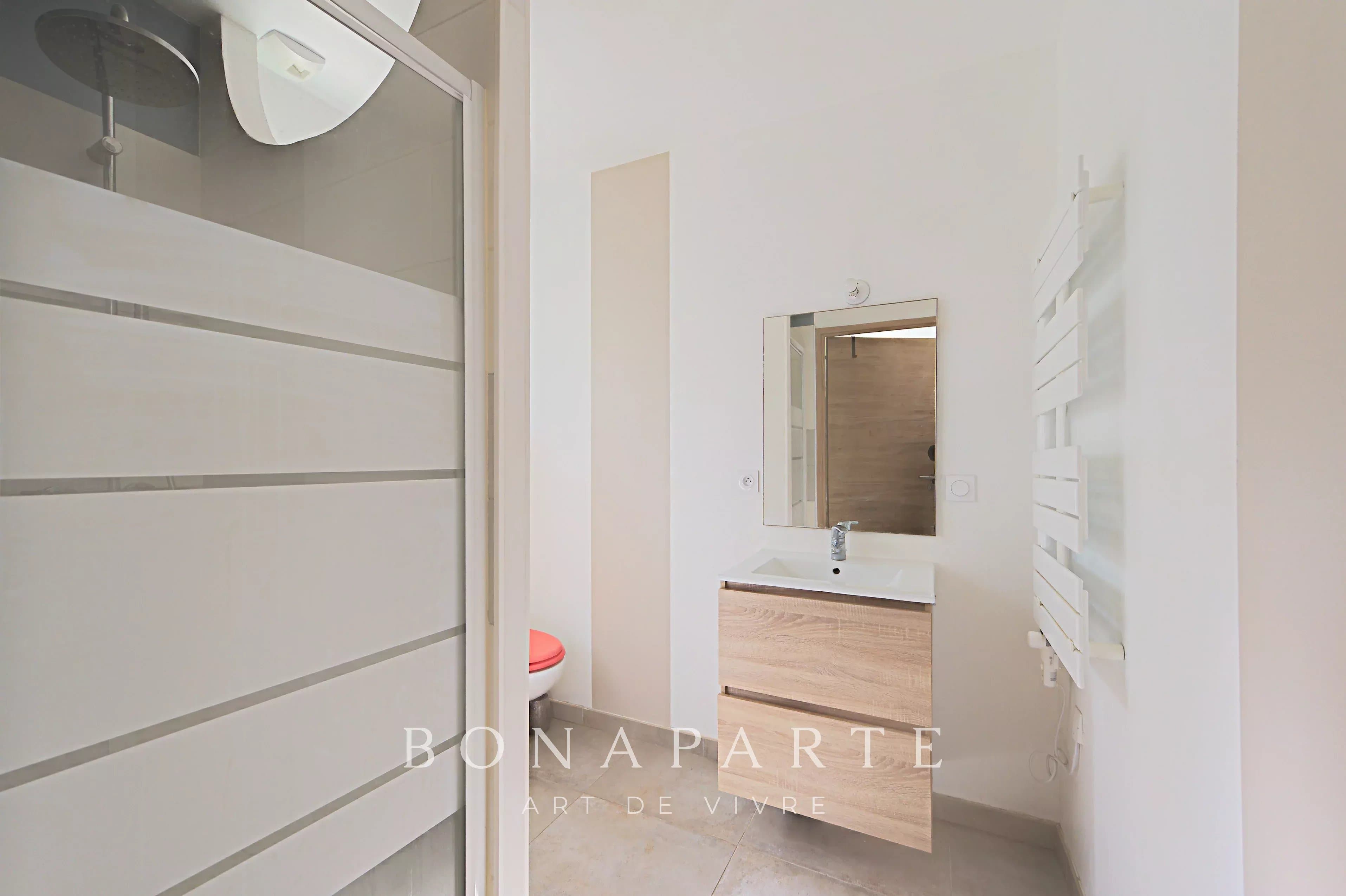MAISONS-LAFFITTE, MAISON RECENTE À PROXIMITÉ IMMÉDIATE DU CENTRE-VILLE - Photo 8