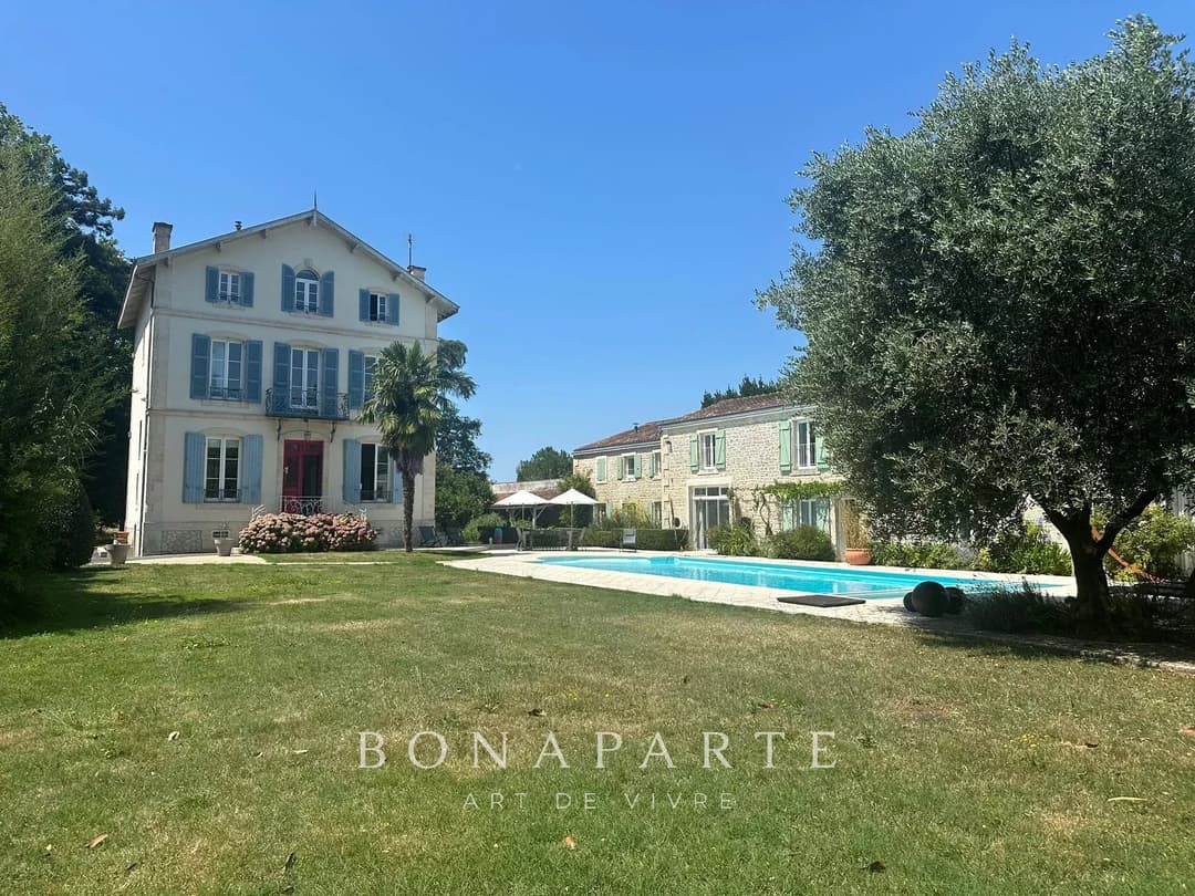 Propriété d'exception : Élégante maison de maître avec dépendances - Photo 17