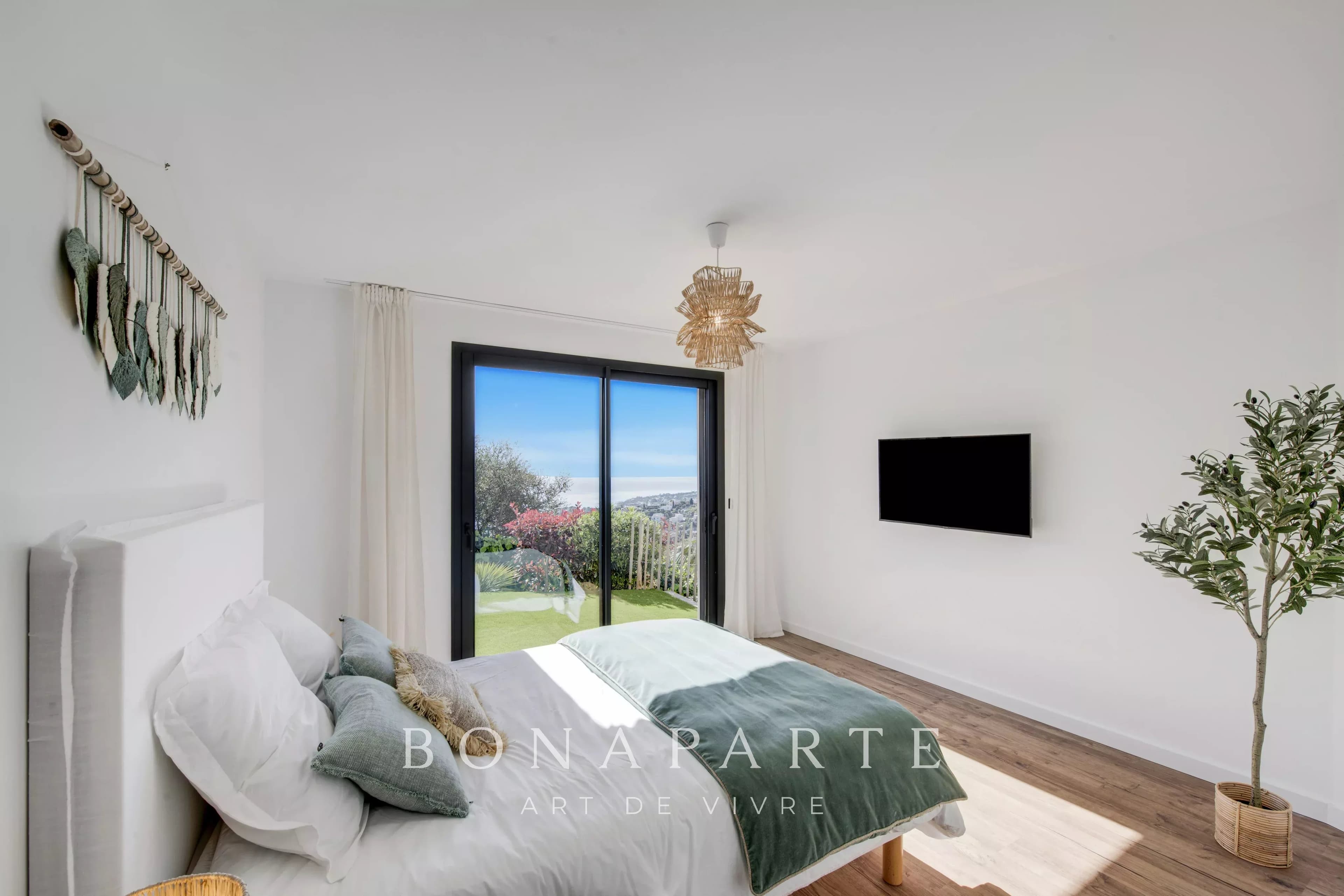 LES ISSAMBRES : Villa contemporaine d’exception – 257 m² habitables – Vue mer panoramique - Photo 9