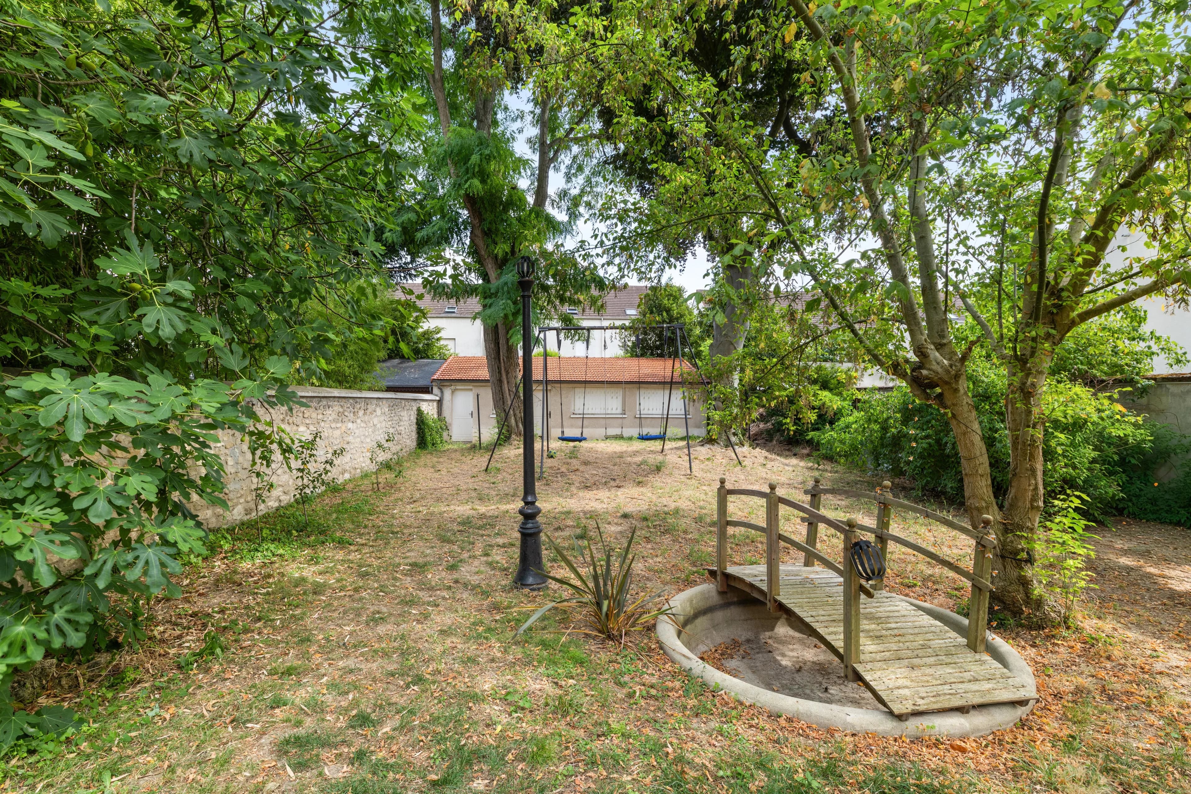 Meulière de charme familiale sur terrain constructible - Photo 28