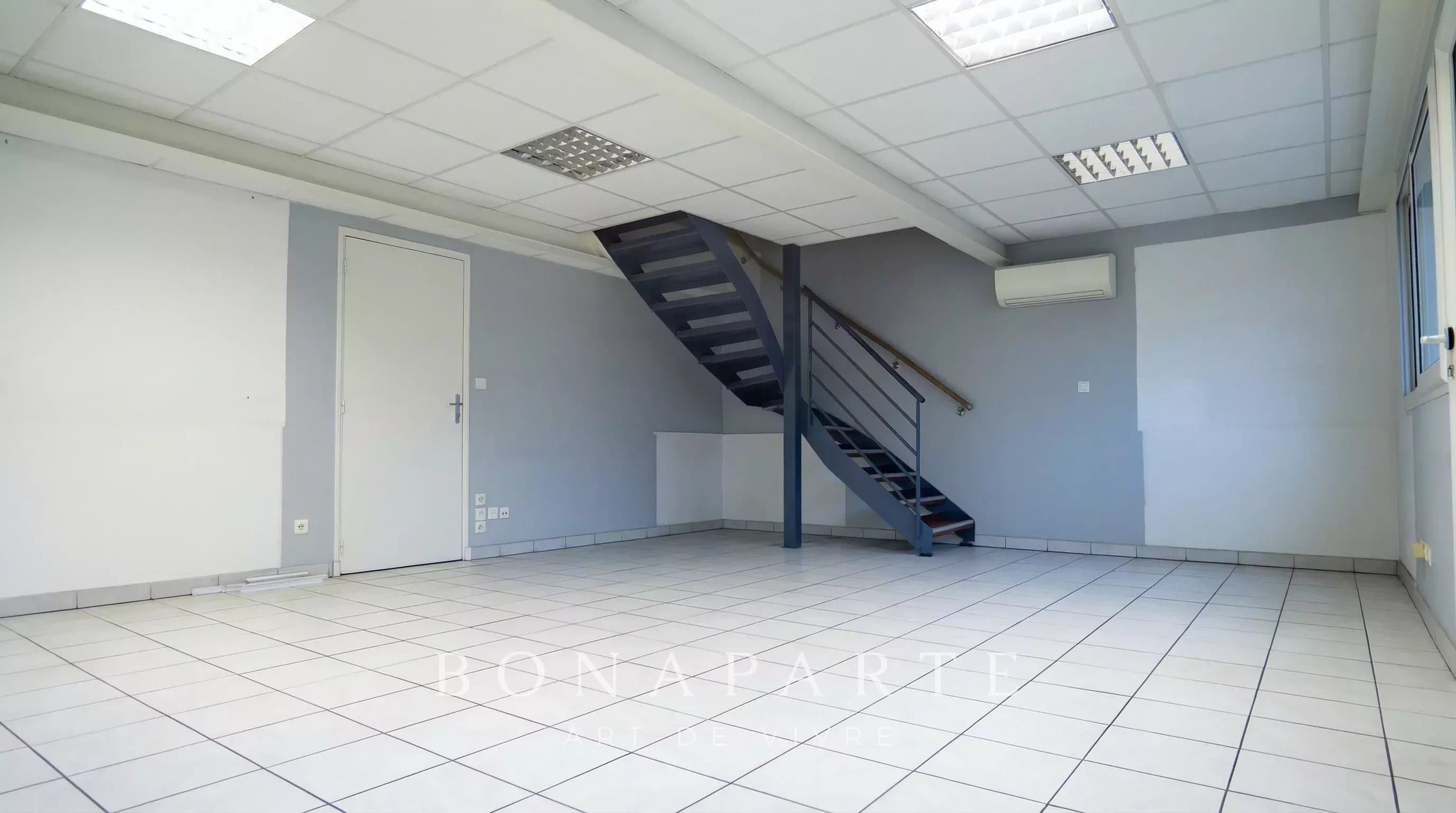 MEILLON – Locaux professionnels avec entrepôt et bureaux – 625 m² - Photo 3