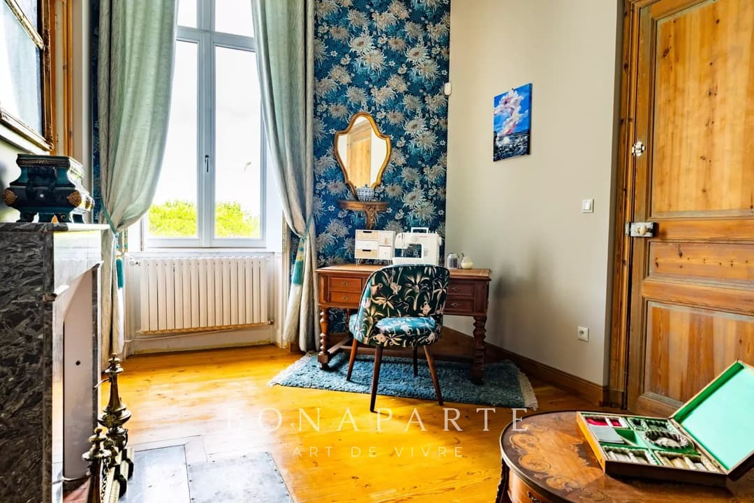 Charme et Art de Vivre à la Française : magnifique Maison de Maître en plein cœur de village - Photo 12