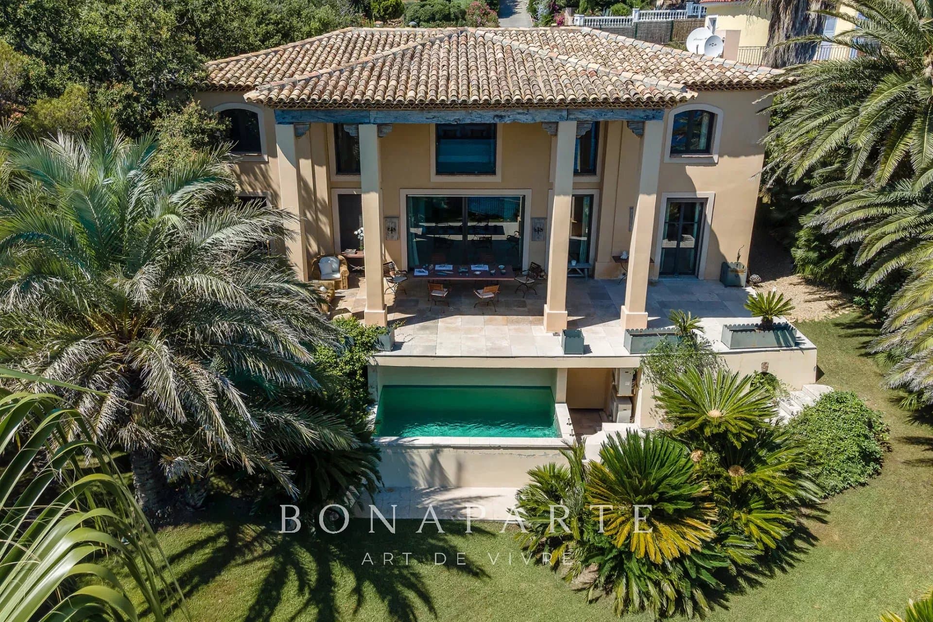 Superbe villa pieds dans l'eau avec accès direct a la mer - Photo 4