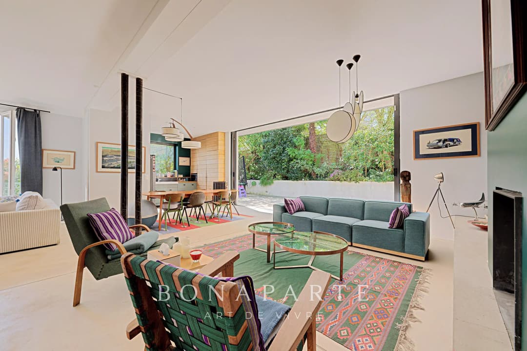 Vue Tour Eiffel – Maison familiale de 219 m² avec jardin de 550 m² – Adresse confidentielle - Photo 10