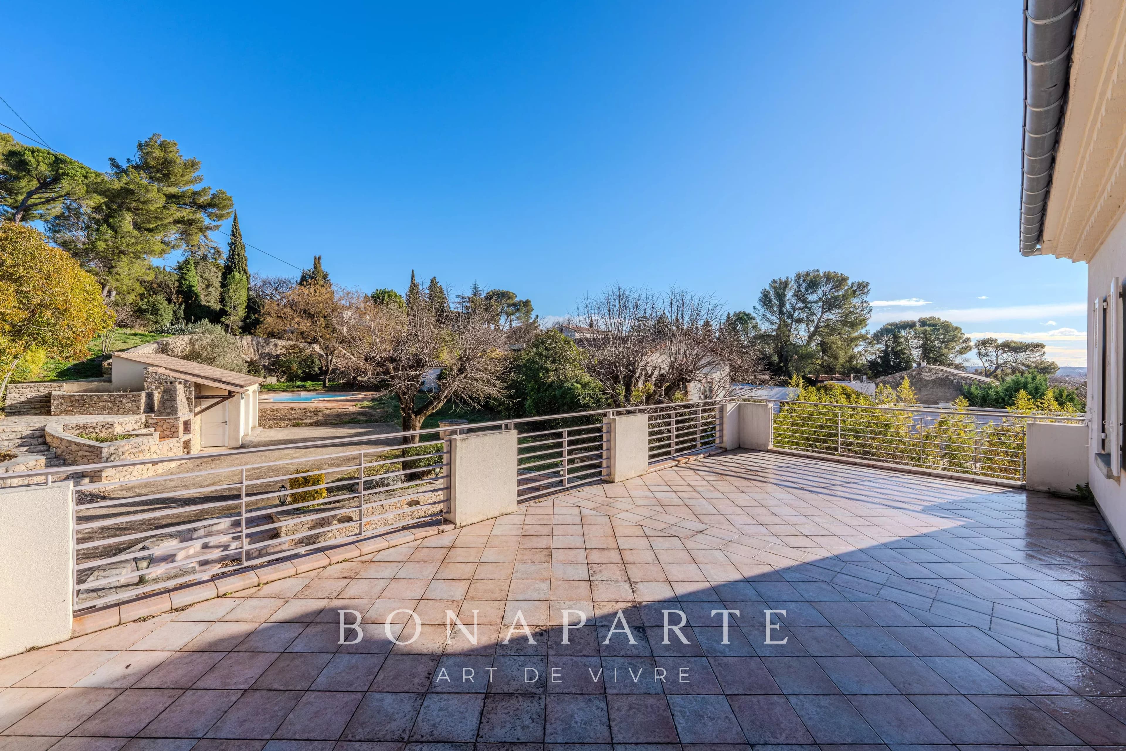 RUE MENARD / NIMES - MAISON DE 240M² - ADRESSE EMBLEMATIQUE - Photo 9