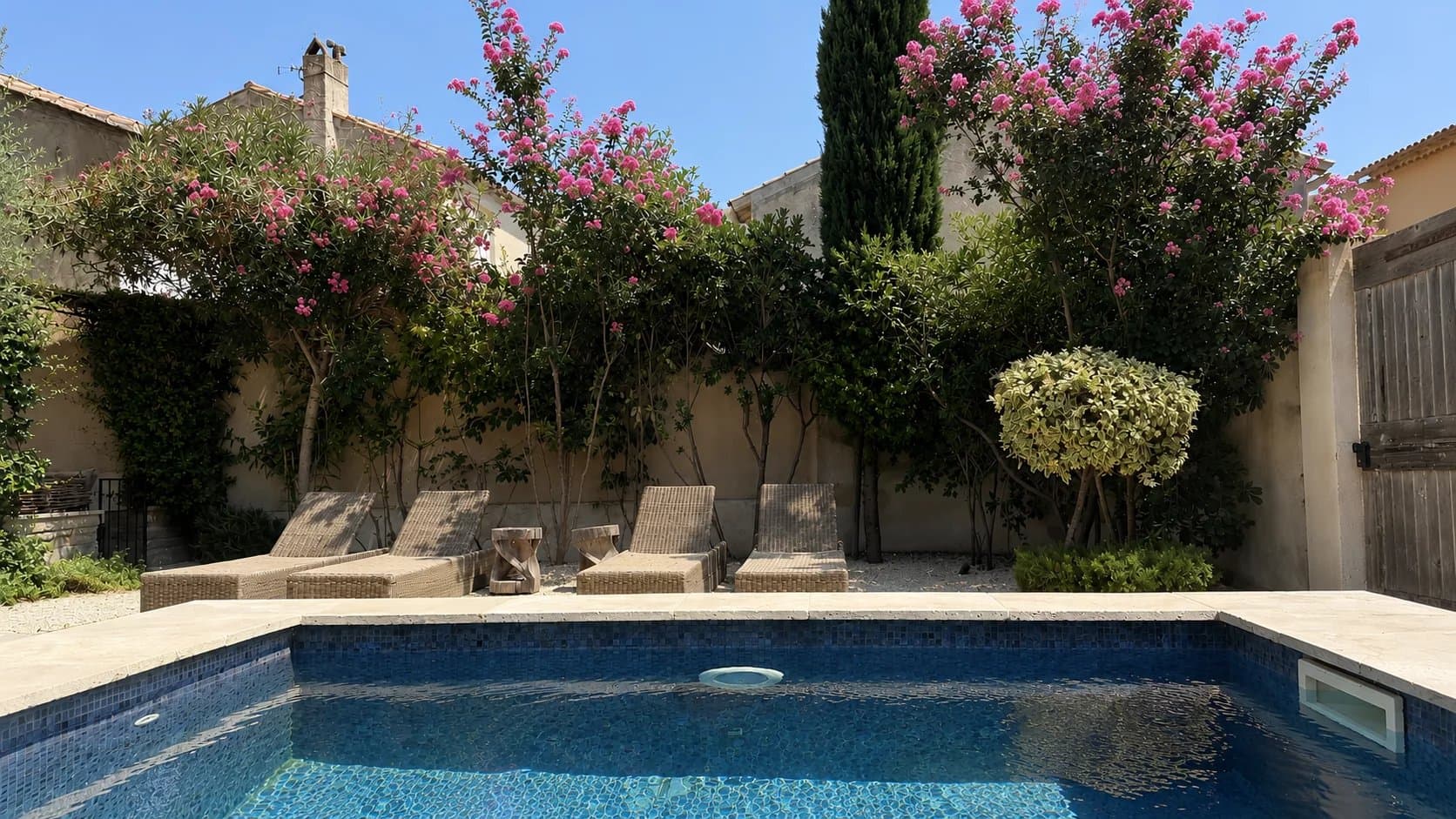 CŒUR HISTORIQUE DE MAILLANE, À DEUX PAS DE SAINT-RÉMY-DE-PROVENCE - MAISON DE VILLAGE DE CHARME ENTIÈREMENT RÉNOVÉE EN 2021 - Photo 2