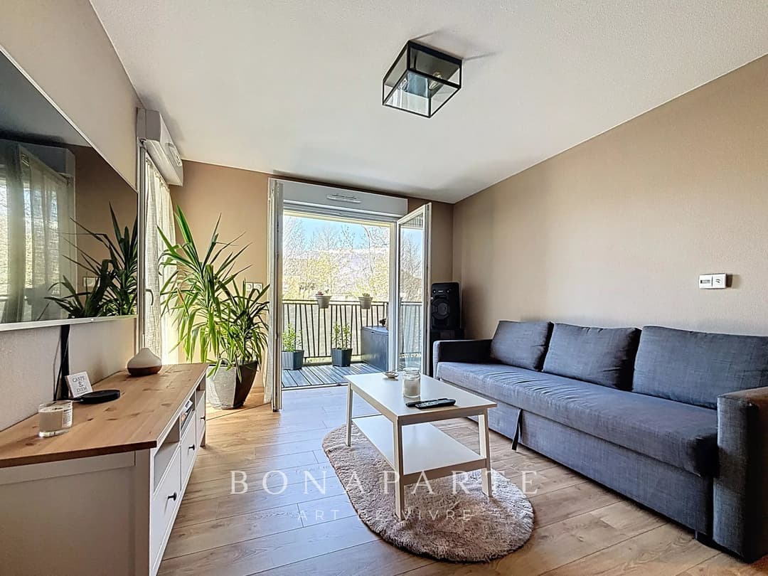 SAINT GENIS POUILLY - Appartement chaleureux - Entièrement renové - Photo 4