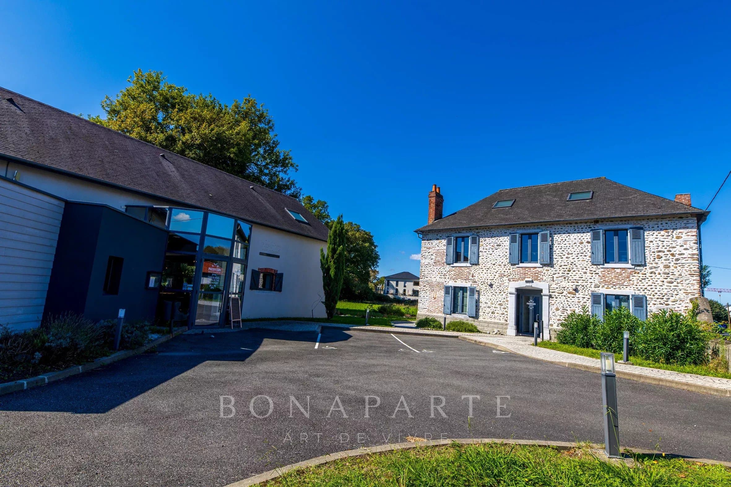 PAU Ensemble immobilier XIXème rénové 2 bâtisses, restaurant, séminaires & habitation