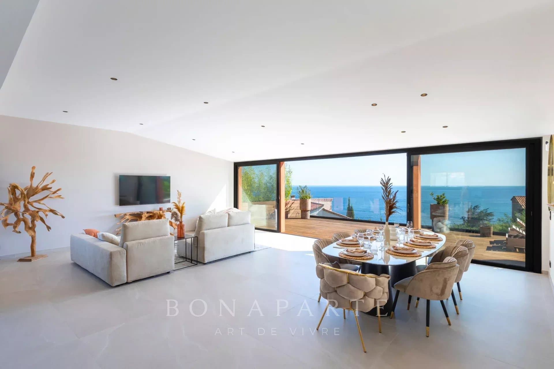 Superbe villa neuve contemporaine, à la vue mer panoramique