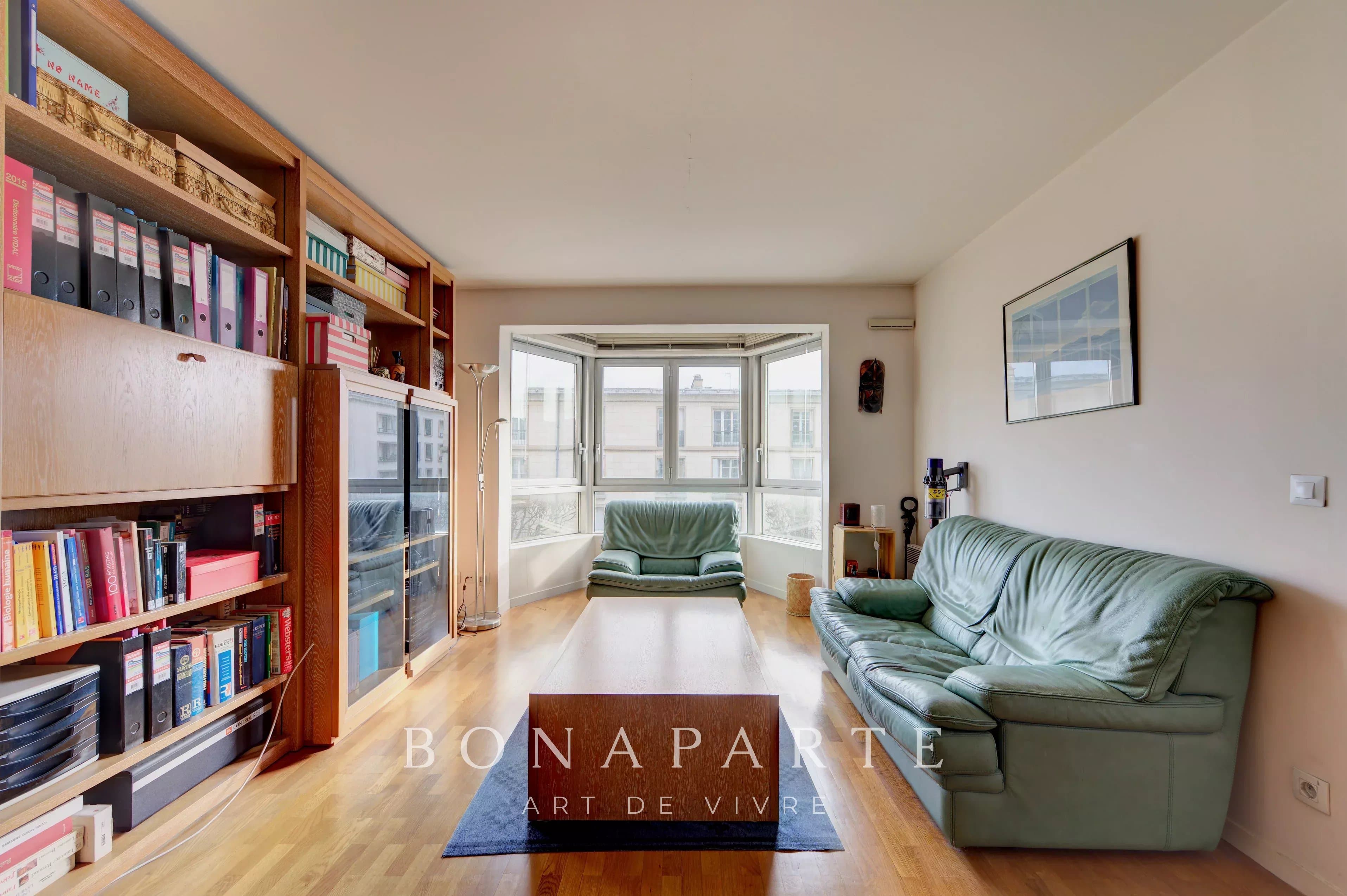 Three-room apartment with balcony to refresh