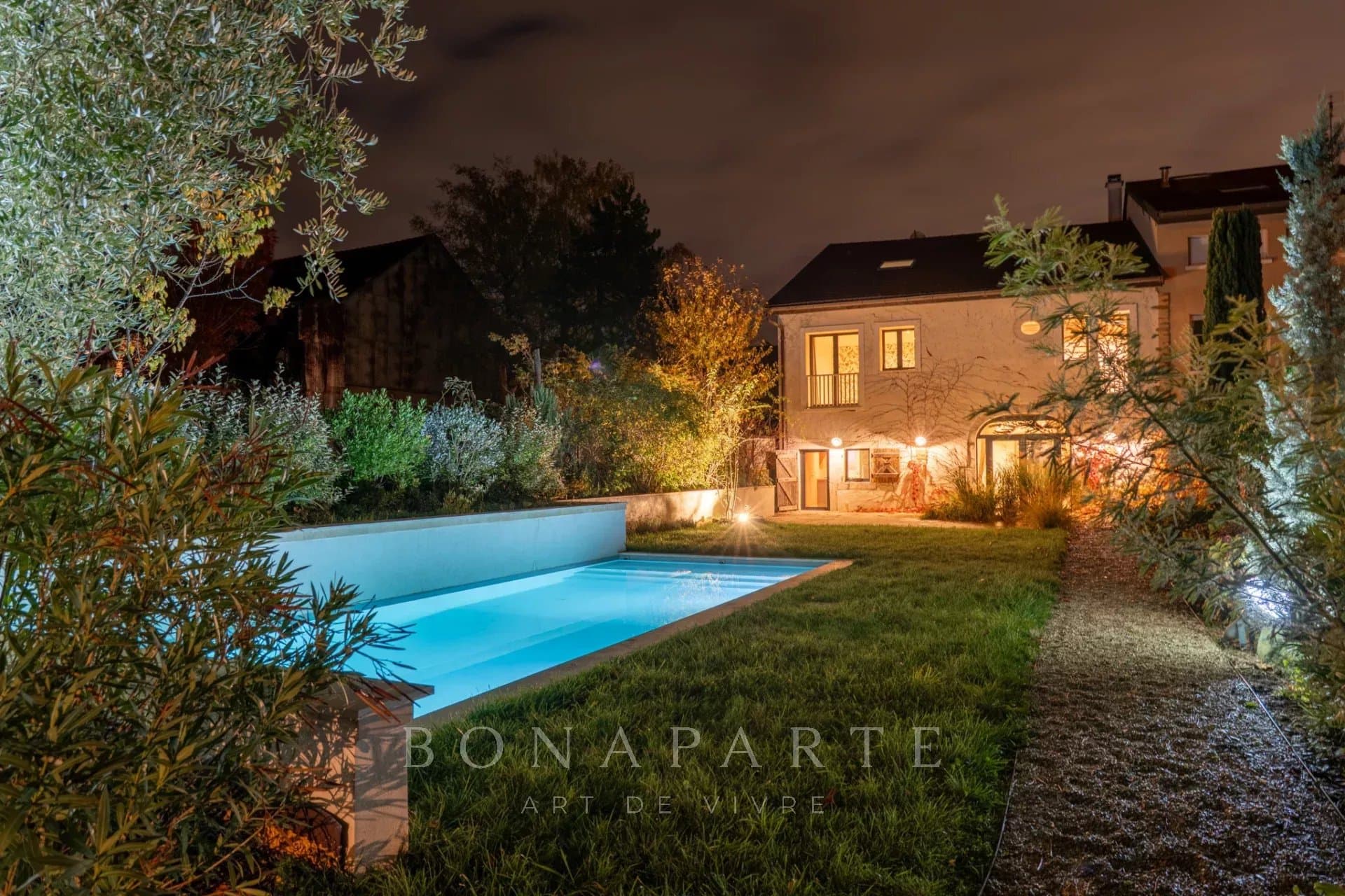 À vendre — Grange rénovée avec piscine — Ornex centre