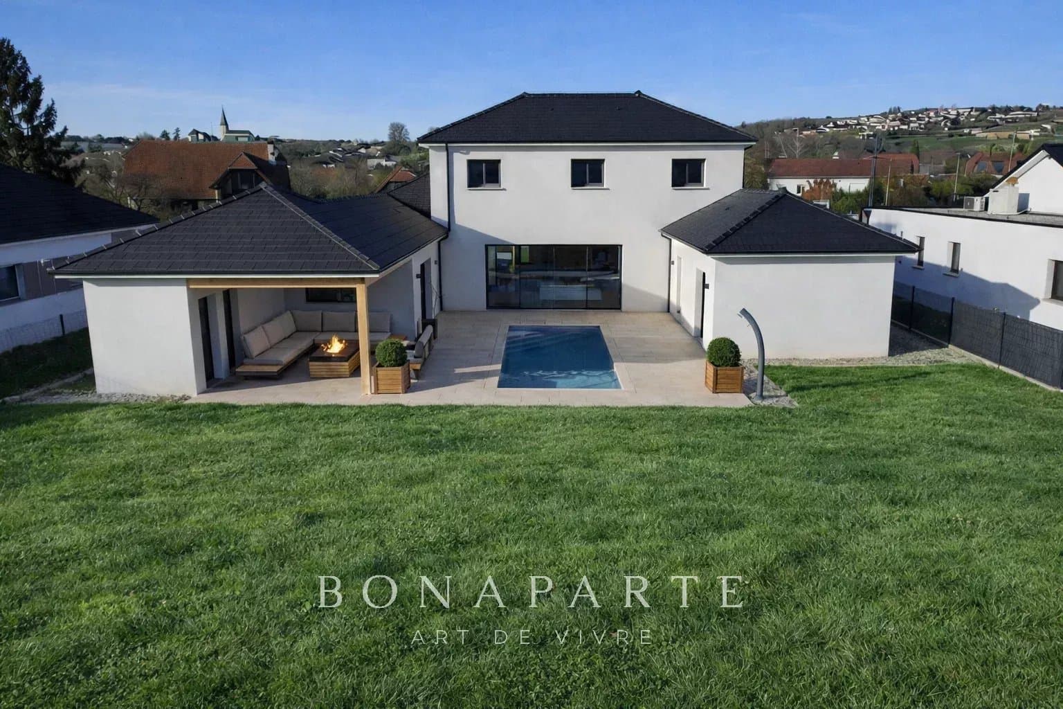 SERRES-CASTET – VILLA CONTEMPORAINE 2021 / 4 CHAMBRES – PISCINE CHAUFFÉE & TERRASSE COUVERTE