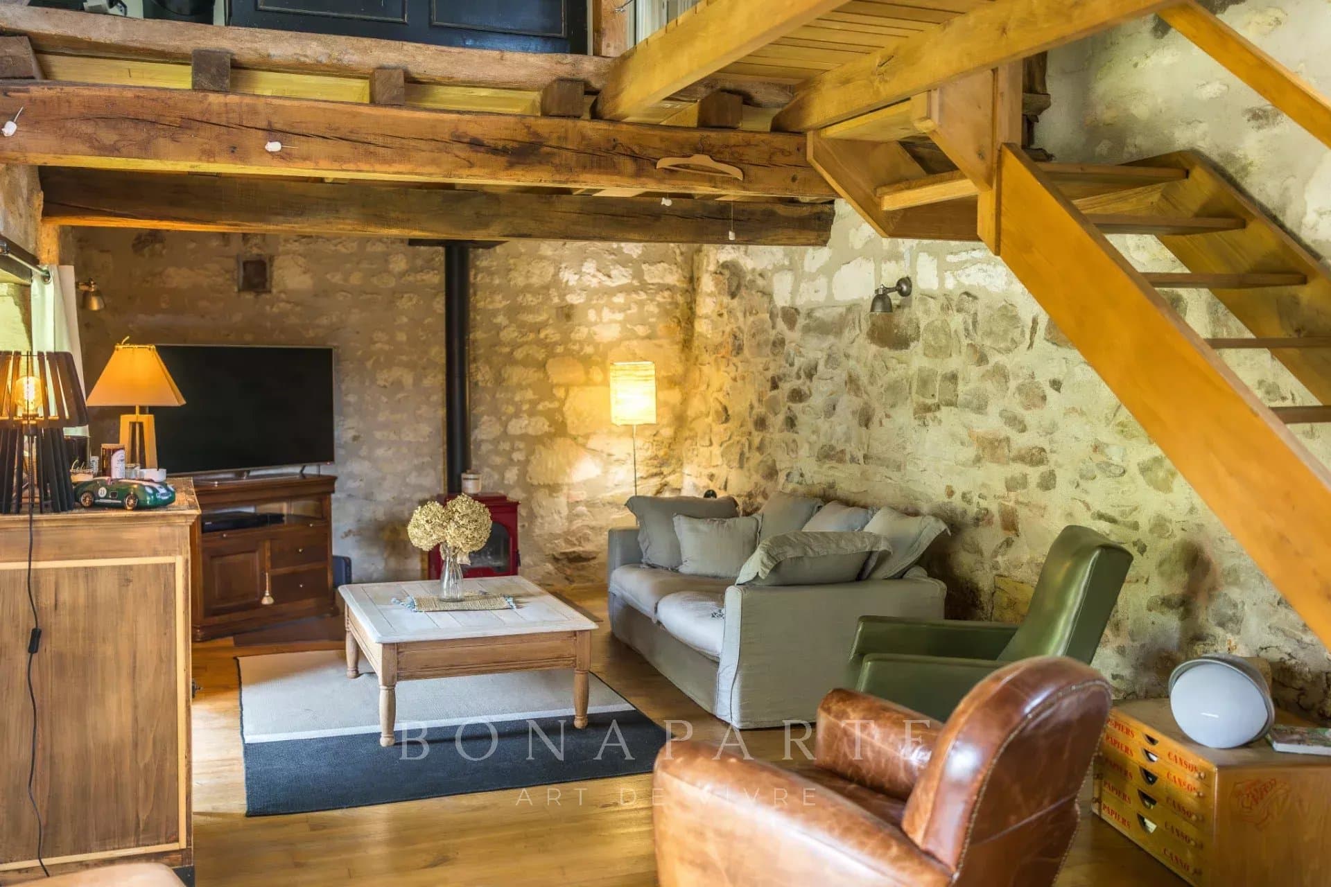 Maison de charme avec troglodyte et cave voûtée – Un havre de paix à deux pas de la Loire