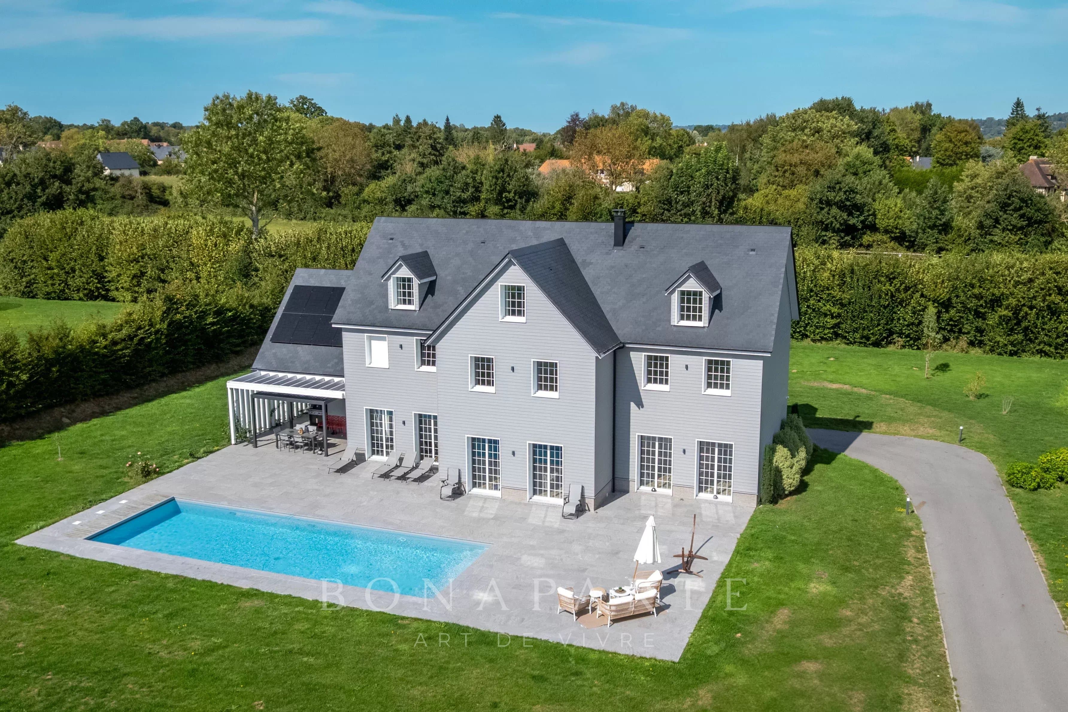 Prestigious contemporary property near Deauville