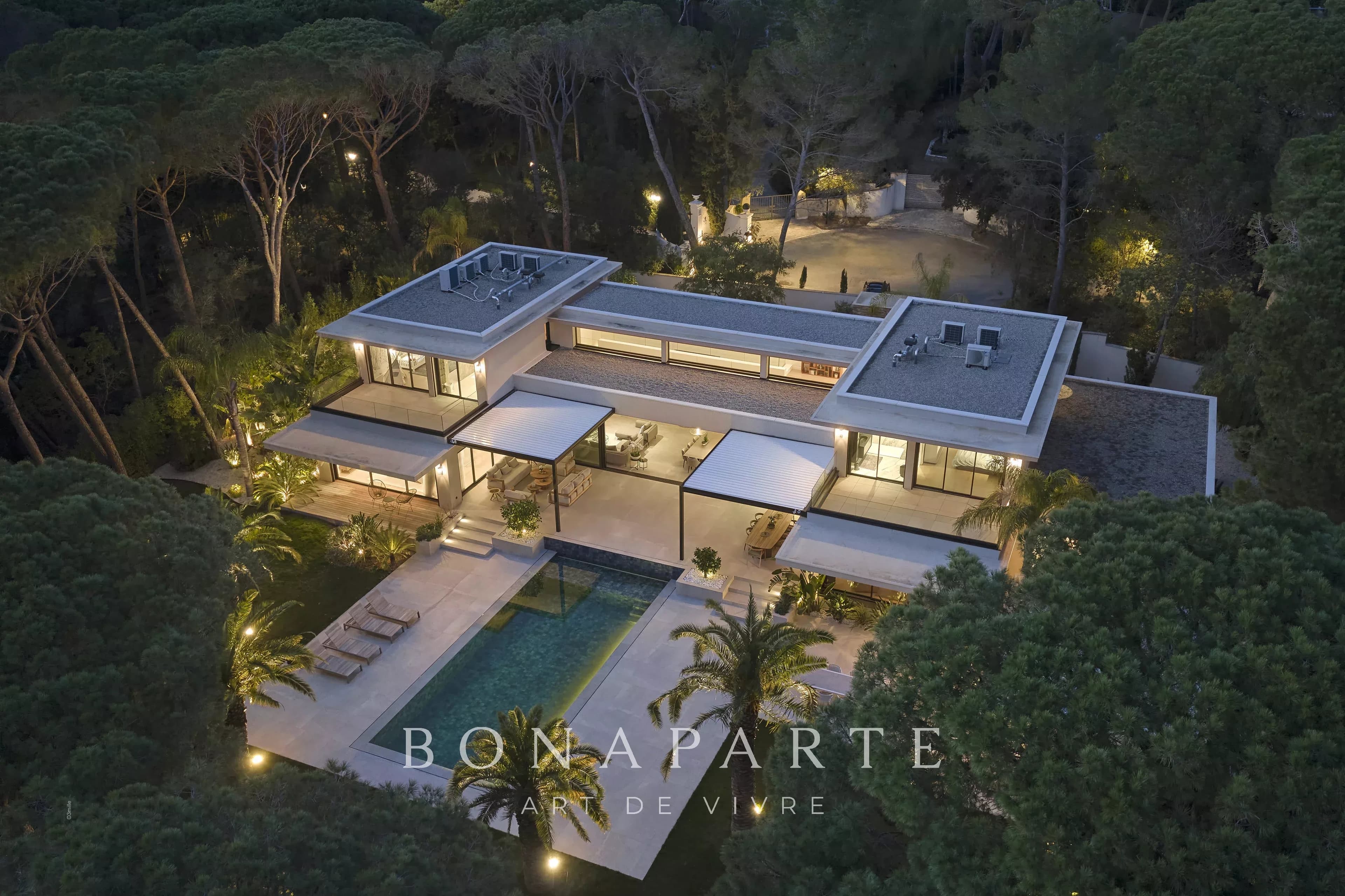 Luxury Villa with Pool in Saint-Raphaël, France