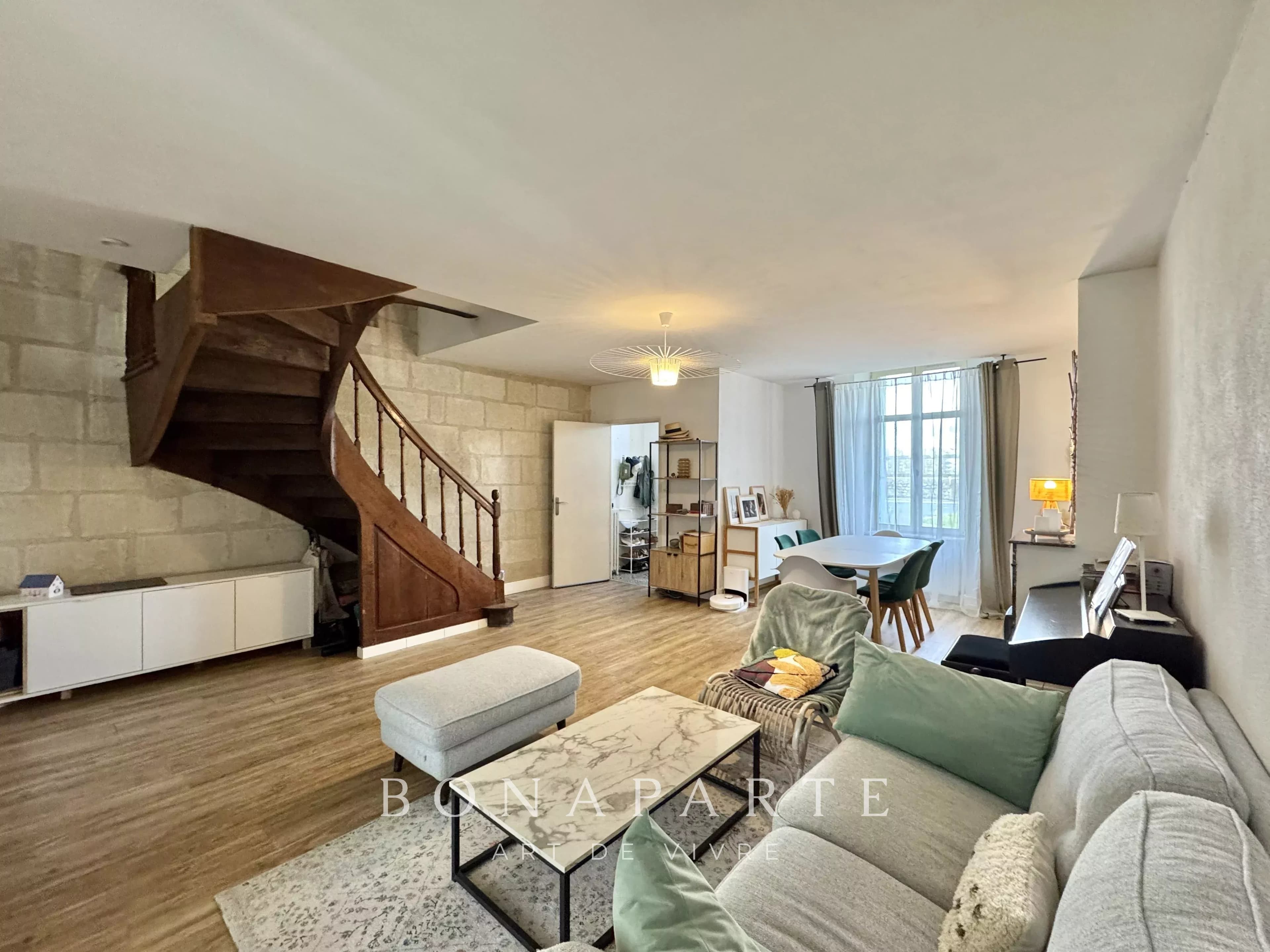 SAUMUR CENTER - FAMILY HOUSE WITH VIEW OF THE LOIRE – 155 M²