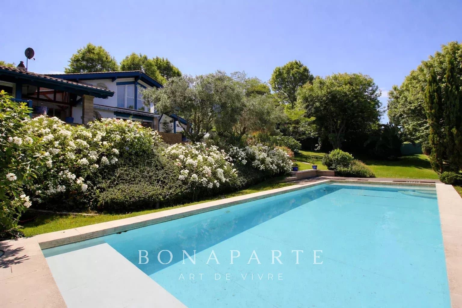 ARCANGUES - PROPRIETE AVEC PISCINE - FACE AU GOLF