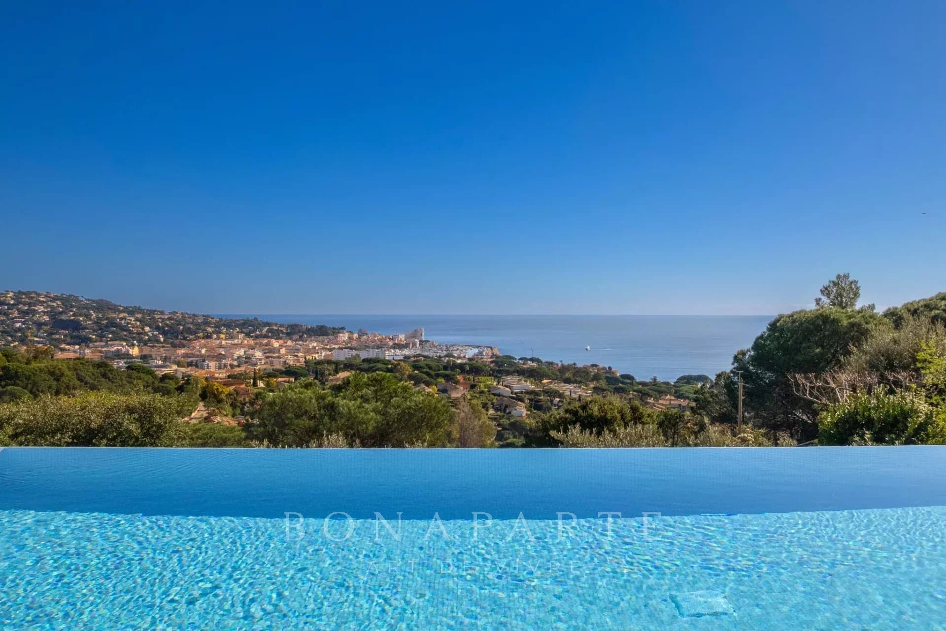 Villa contemporaine vue mer Sainte Maxime