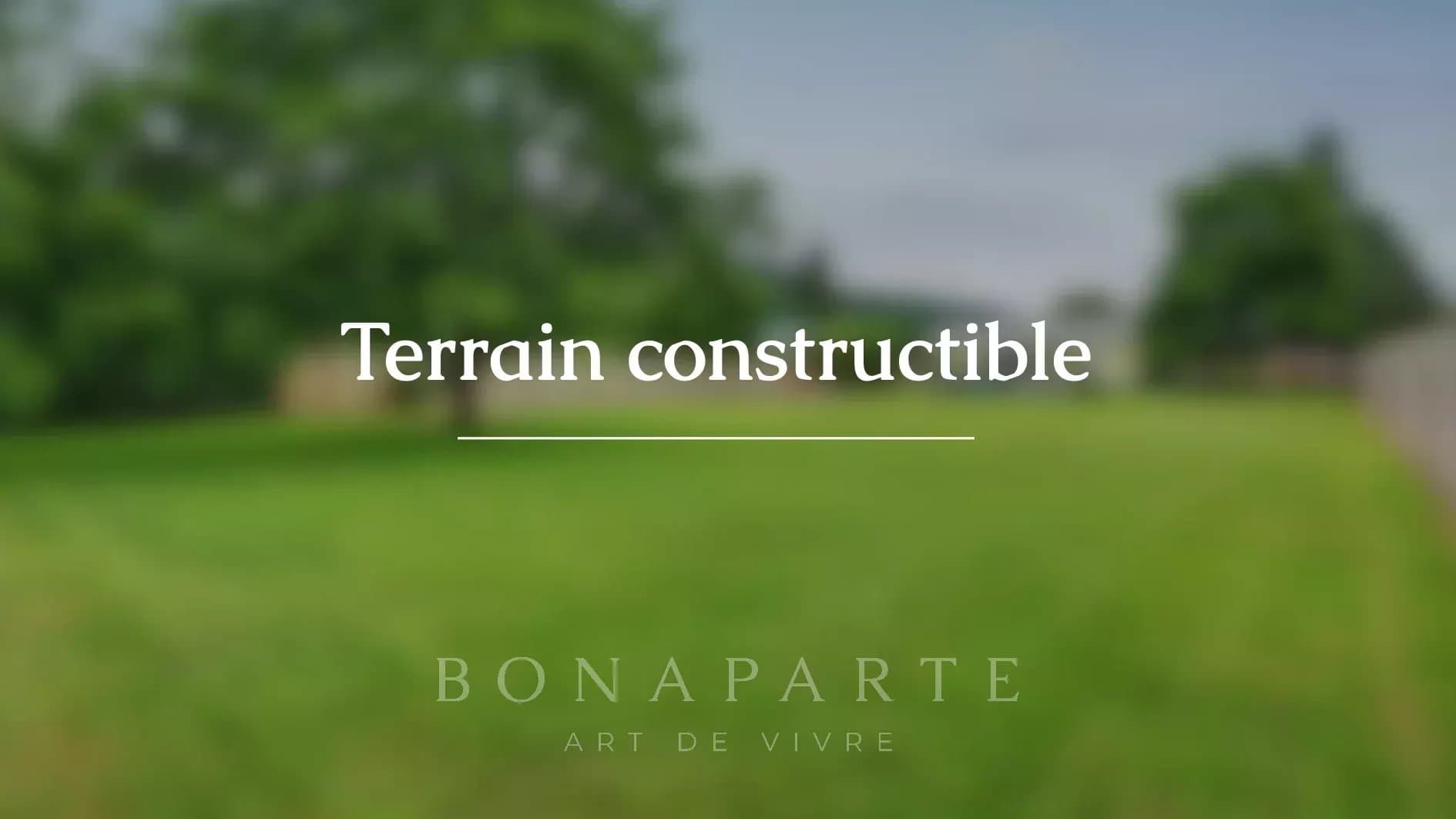 Terrain constructible de 1 664 m² – Dans le bourg de Vernoil-le-Fourrier