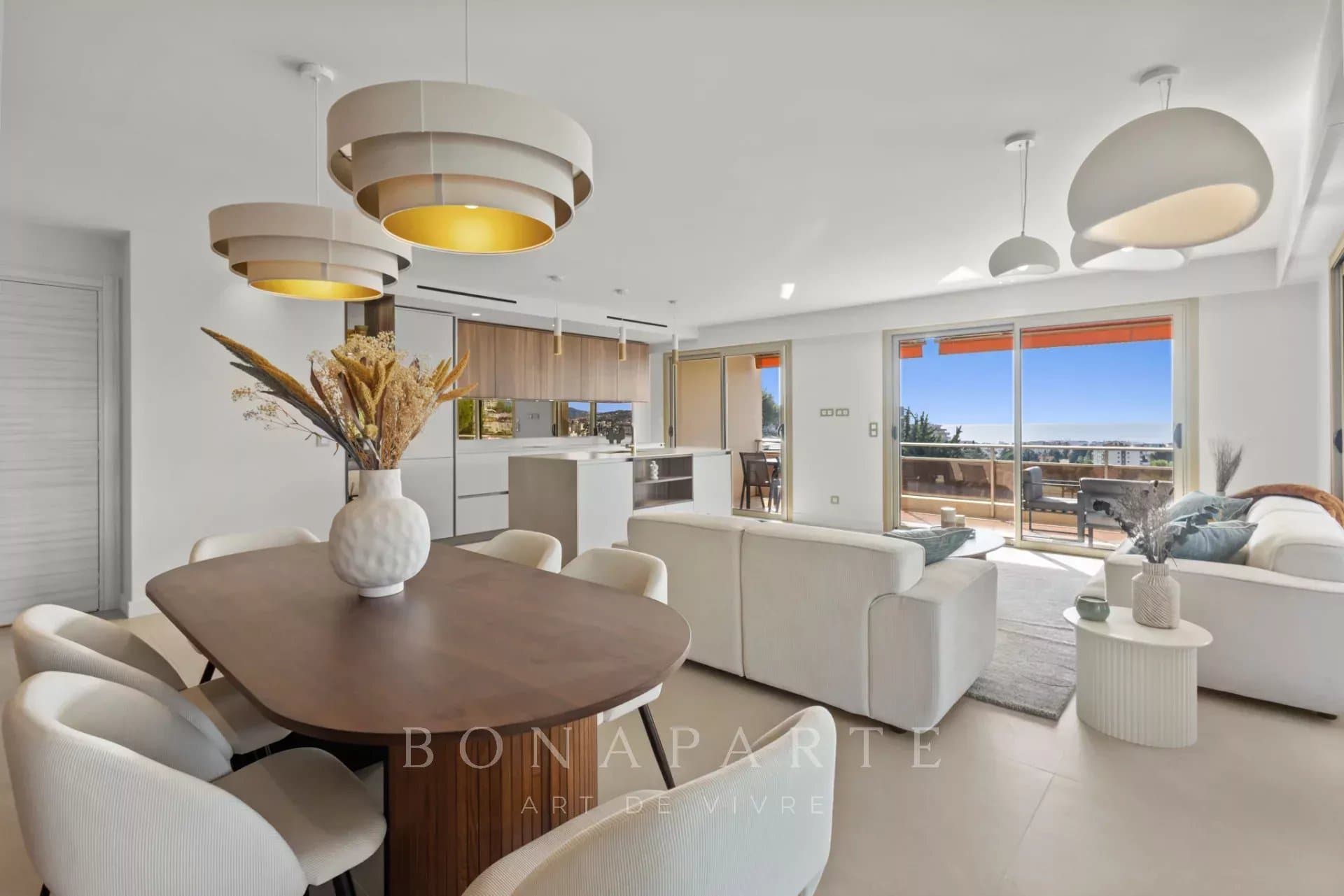 CANNES / LE CANNET - APPARTEMENT 4 PIECES - VUE MER PANORAMIQUE