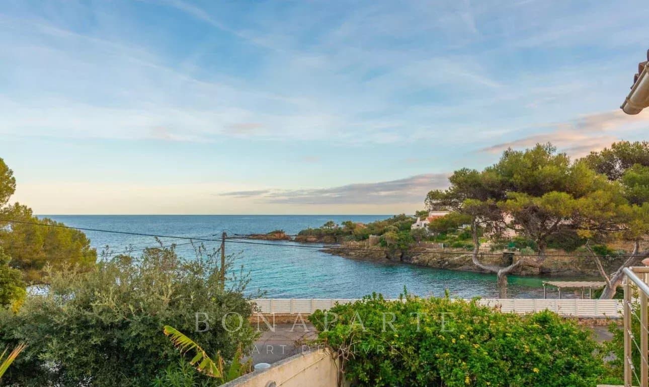 PANORAMIC SEA VIEW VILLA 10 METRES FROM THE BEACH