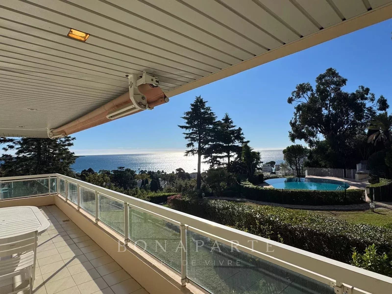 CANNES - VUE MER - T3