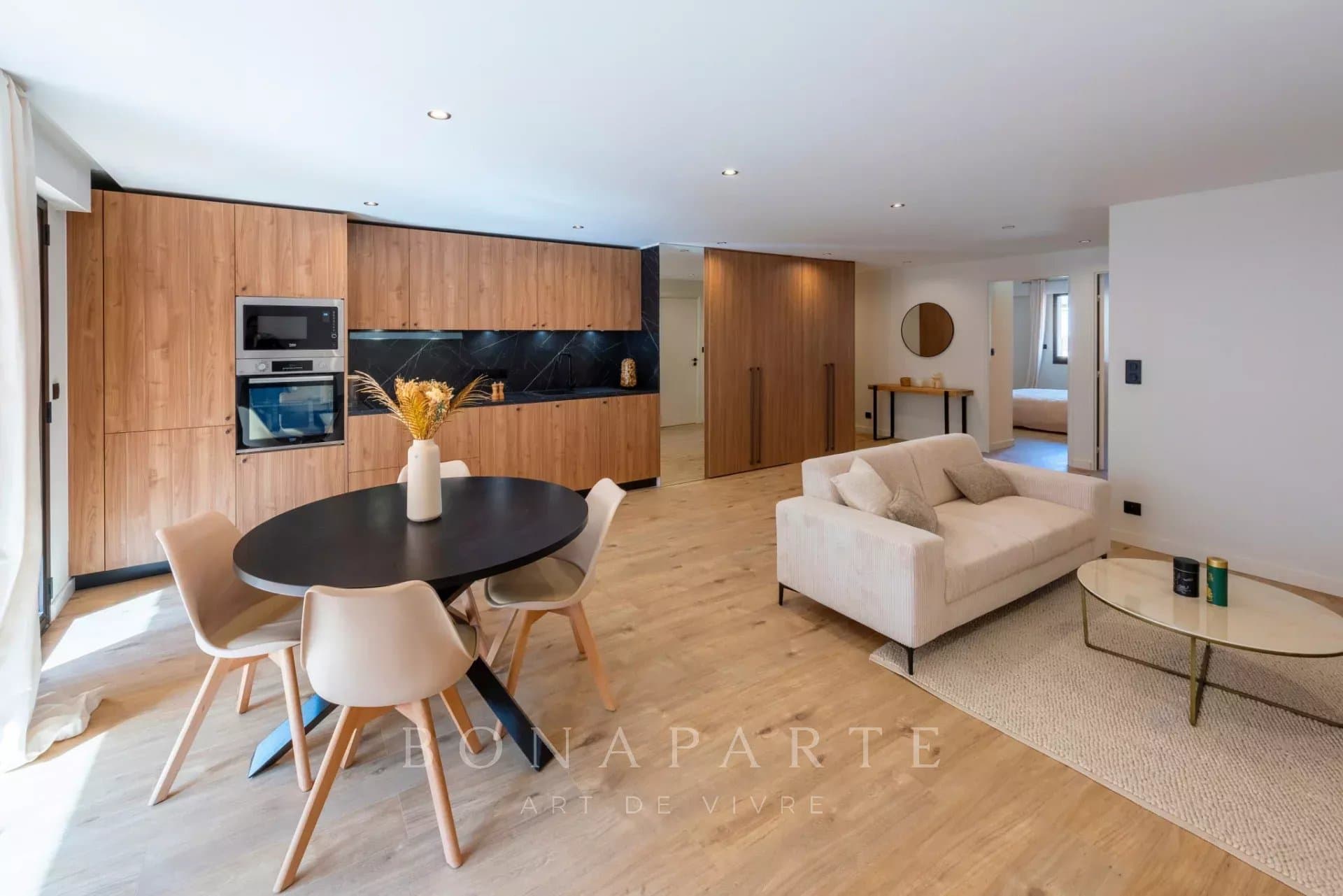 Appartement 3 pièces, traversant, situé à Saint-Raphaël et entièrement rénové en 2025