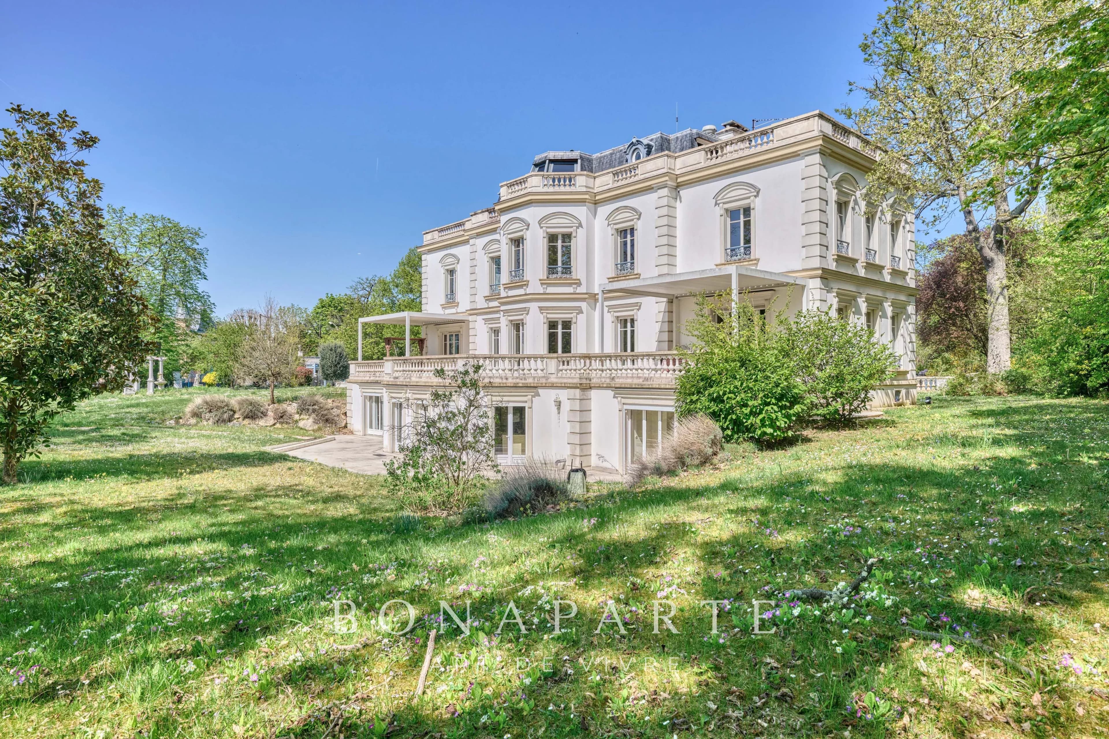 LE VESINET - Bourgeois House