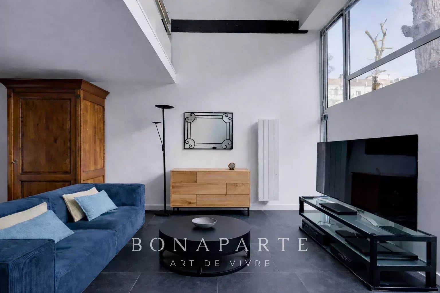 Two-room loft-style duplex