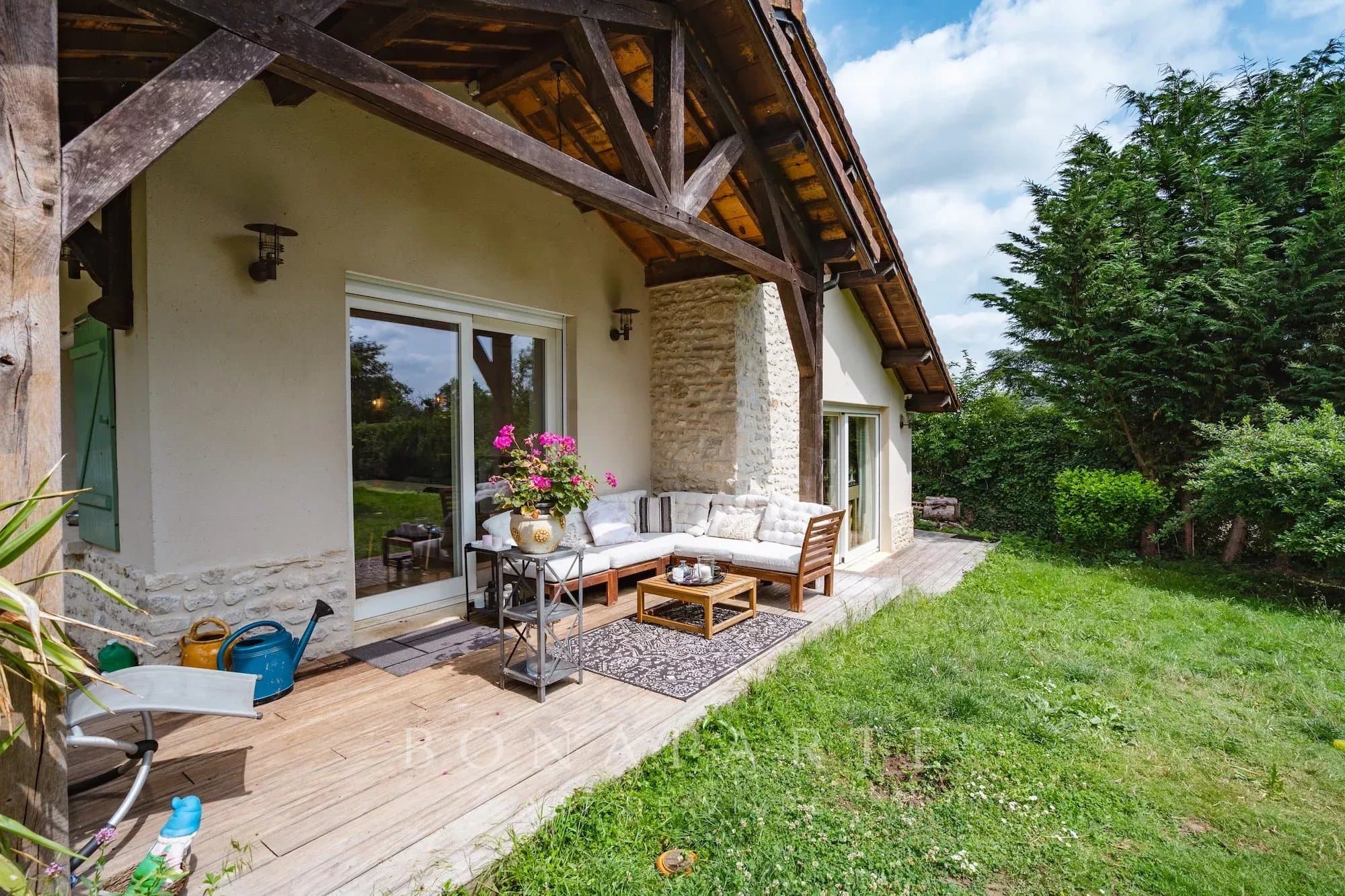 THOIRY PROCHE - Maison individuelle de plain pied - 240 m2- 9 Pièces