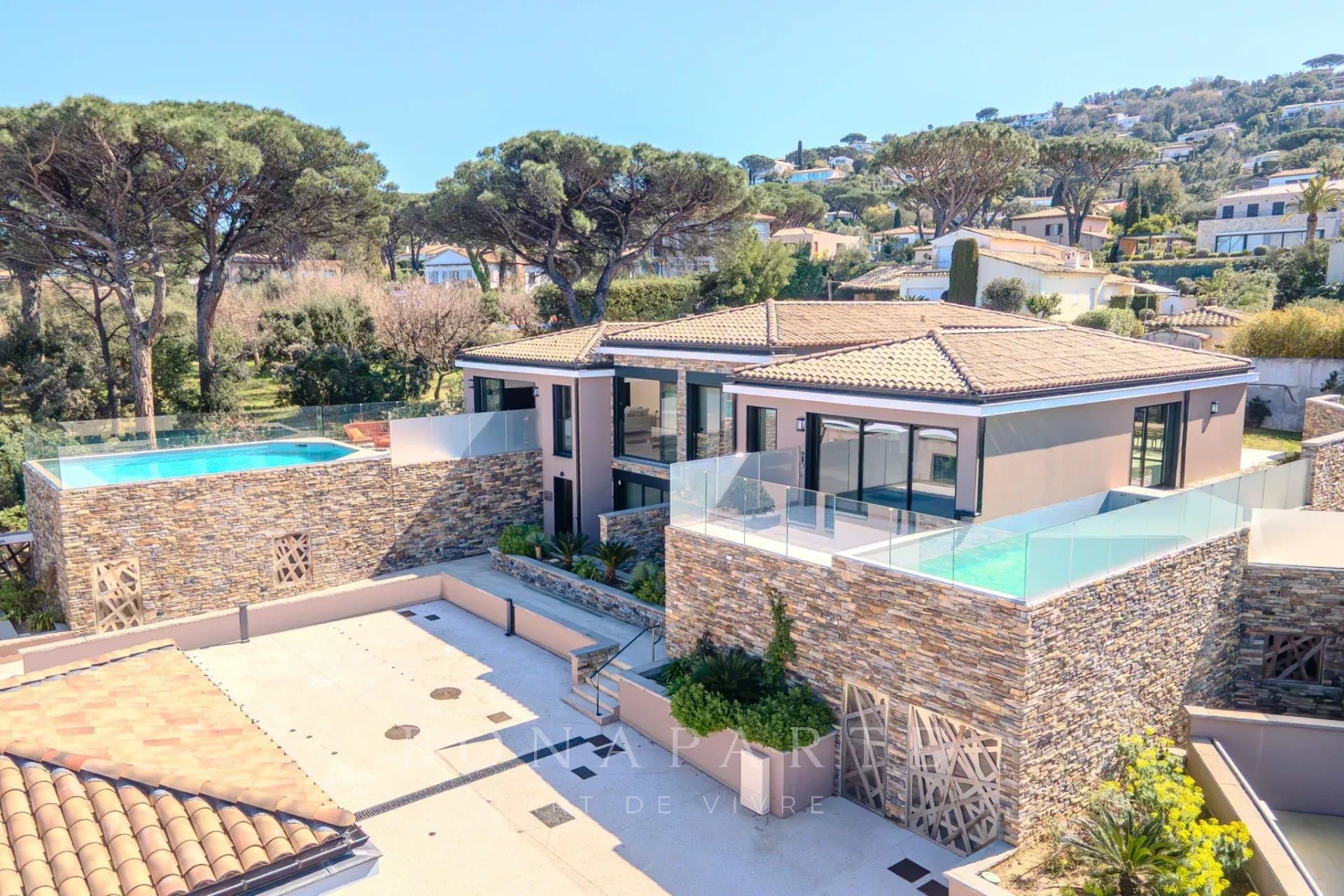 EXCLUSIVITE : Magnifique "villa appartement" en duplex avec magnifique vue mer