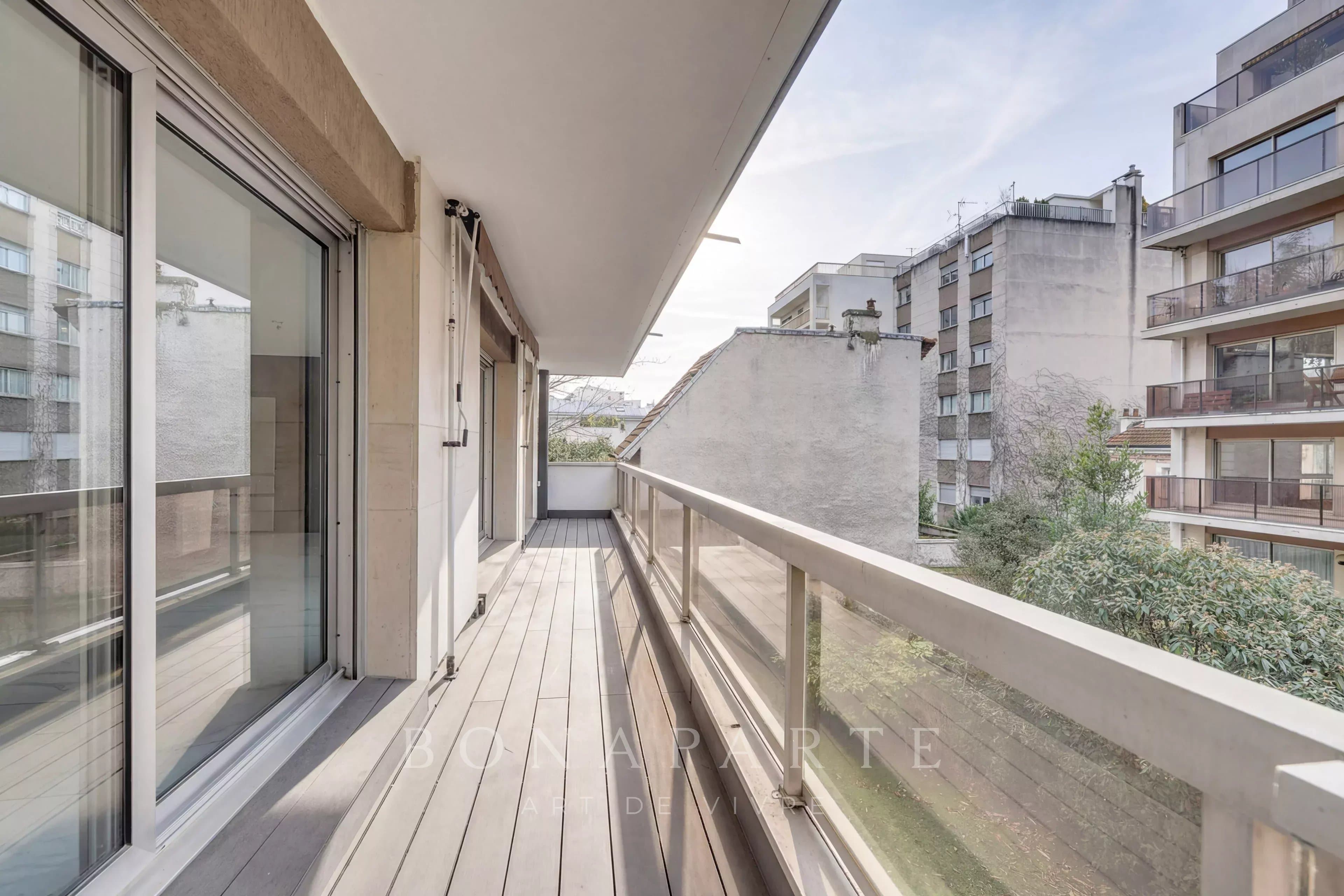 Île de la Jatte – Appartement familial de 200 m² avec balcons, parking et gardien
