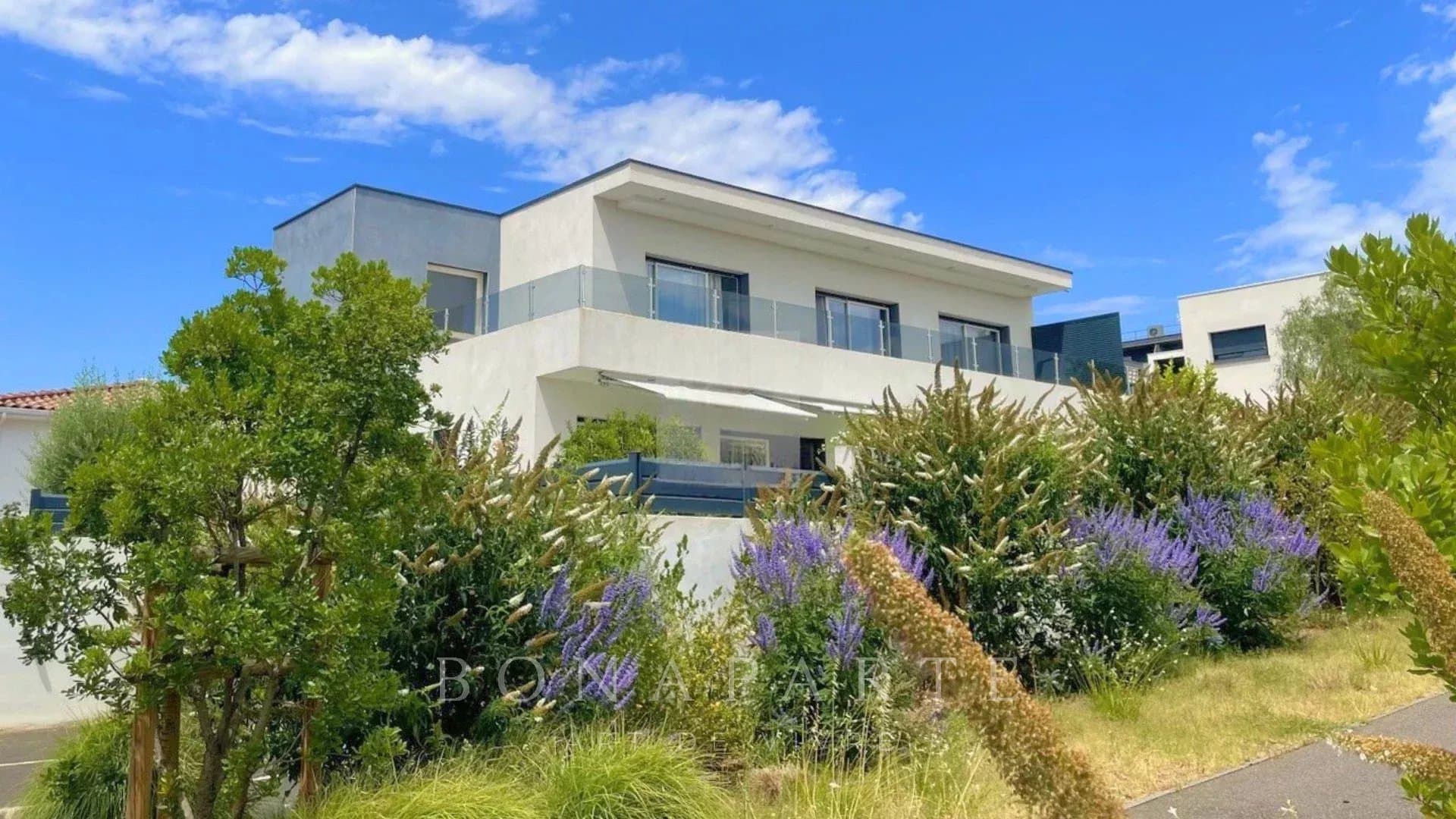 Maison contemporaine avec piscine - Béziers