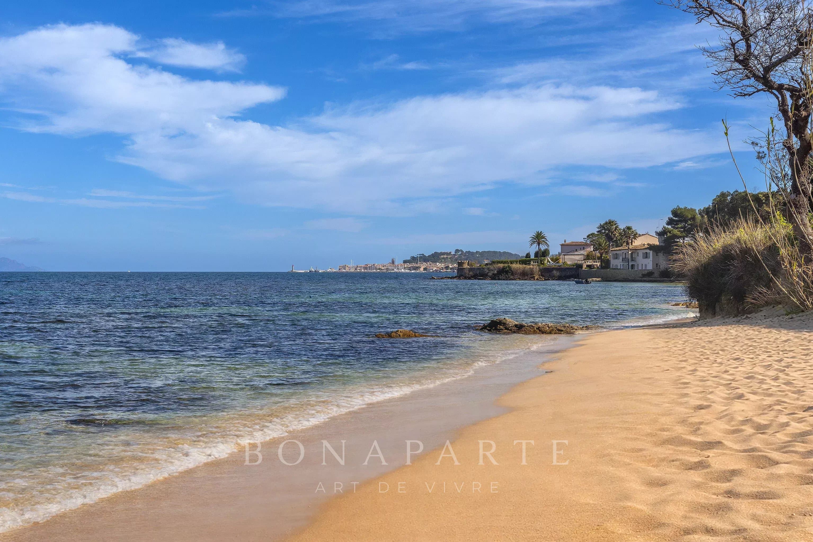 EXCLUSIVITE : Magnifique "villa appartement" en duplex avec tres belle vue mer