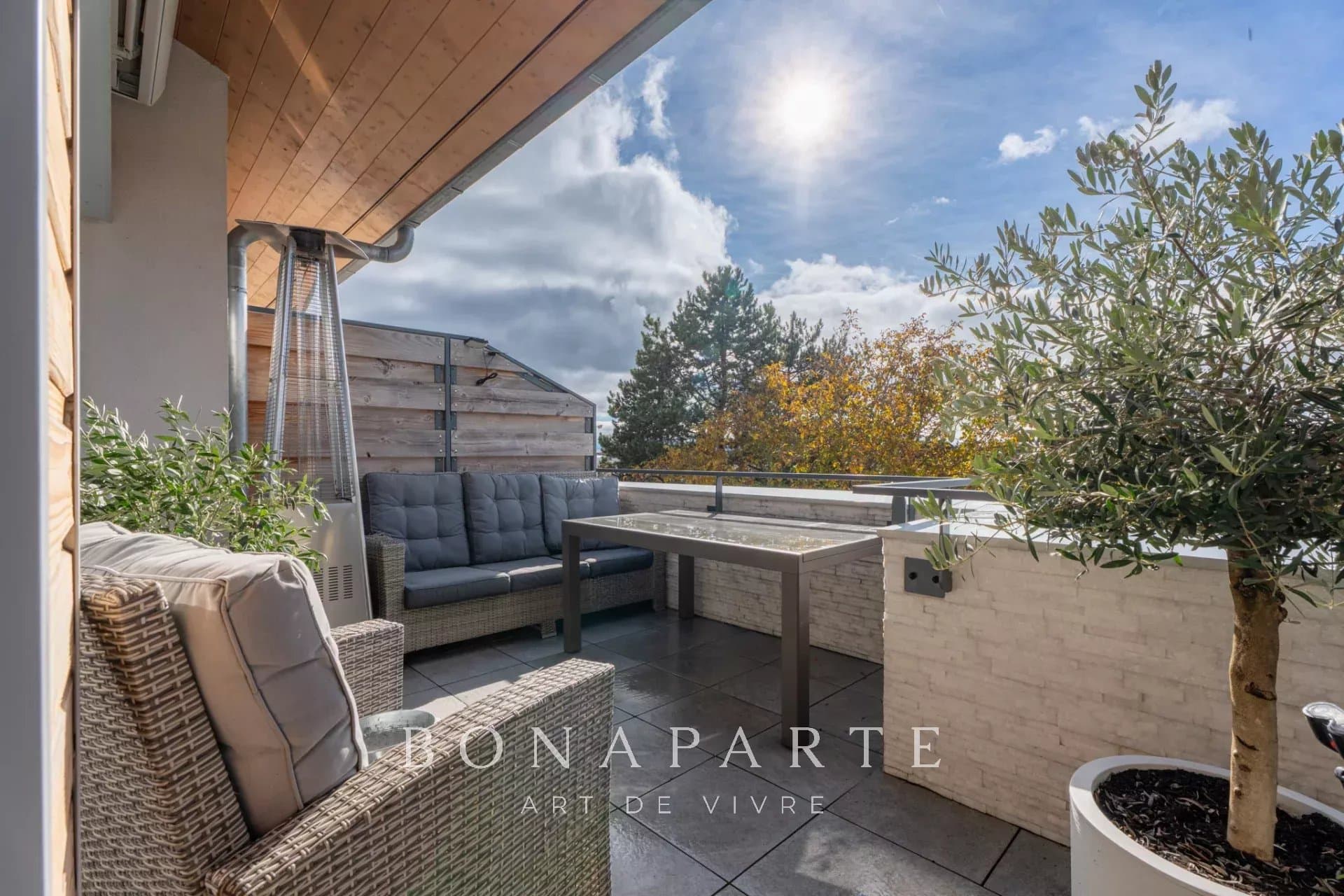 SEGNY - APPARTEMENT 4 PIECES - DERNIER ETAGE