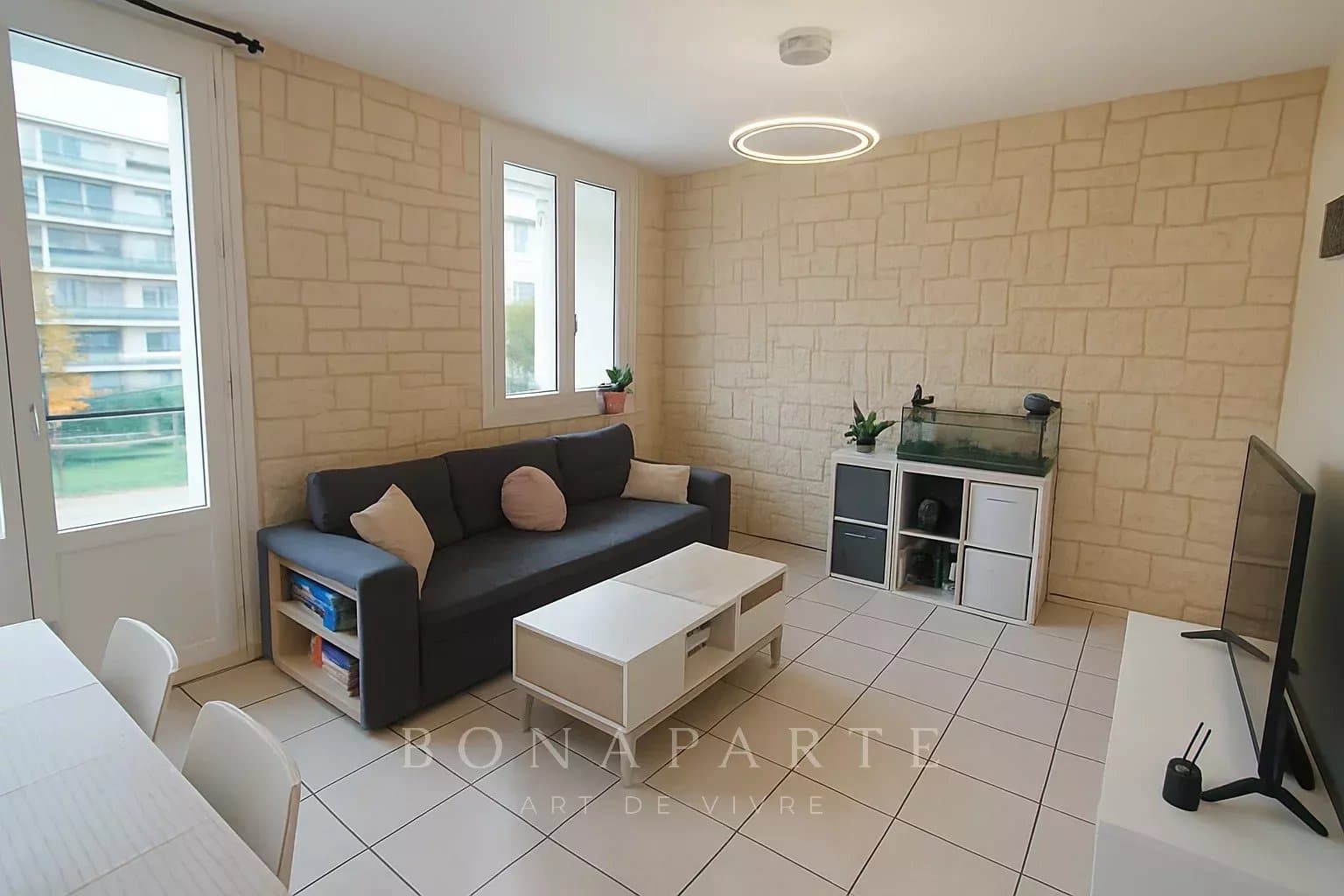 Appartement spacieux et lumineux avec balcons et cave