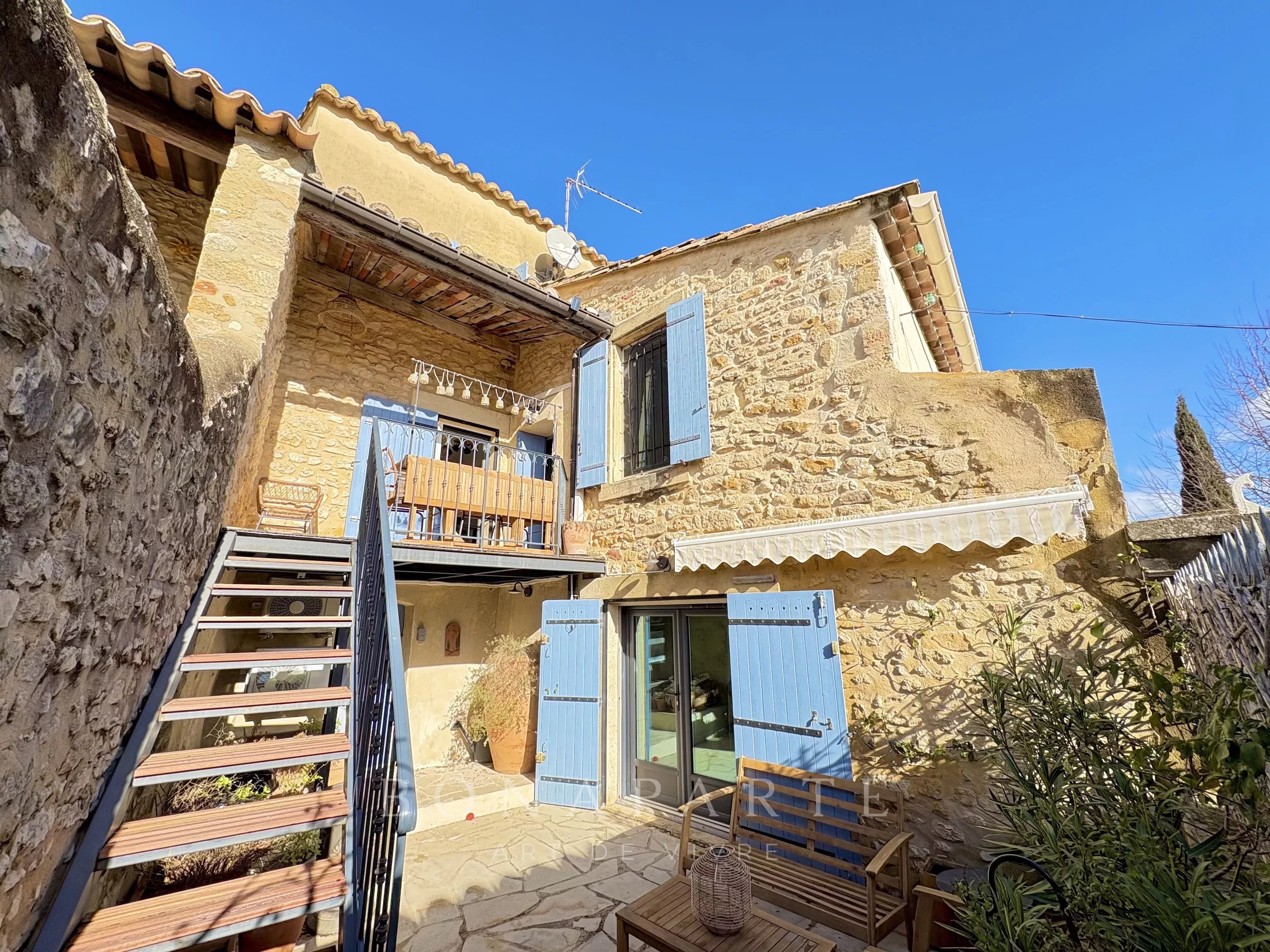 UZÈS - MAISON DE VILLAGE EN PIERRE DE 100²M - ENTIÈREMENT RÉNOVÉE