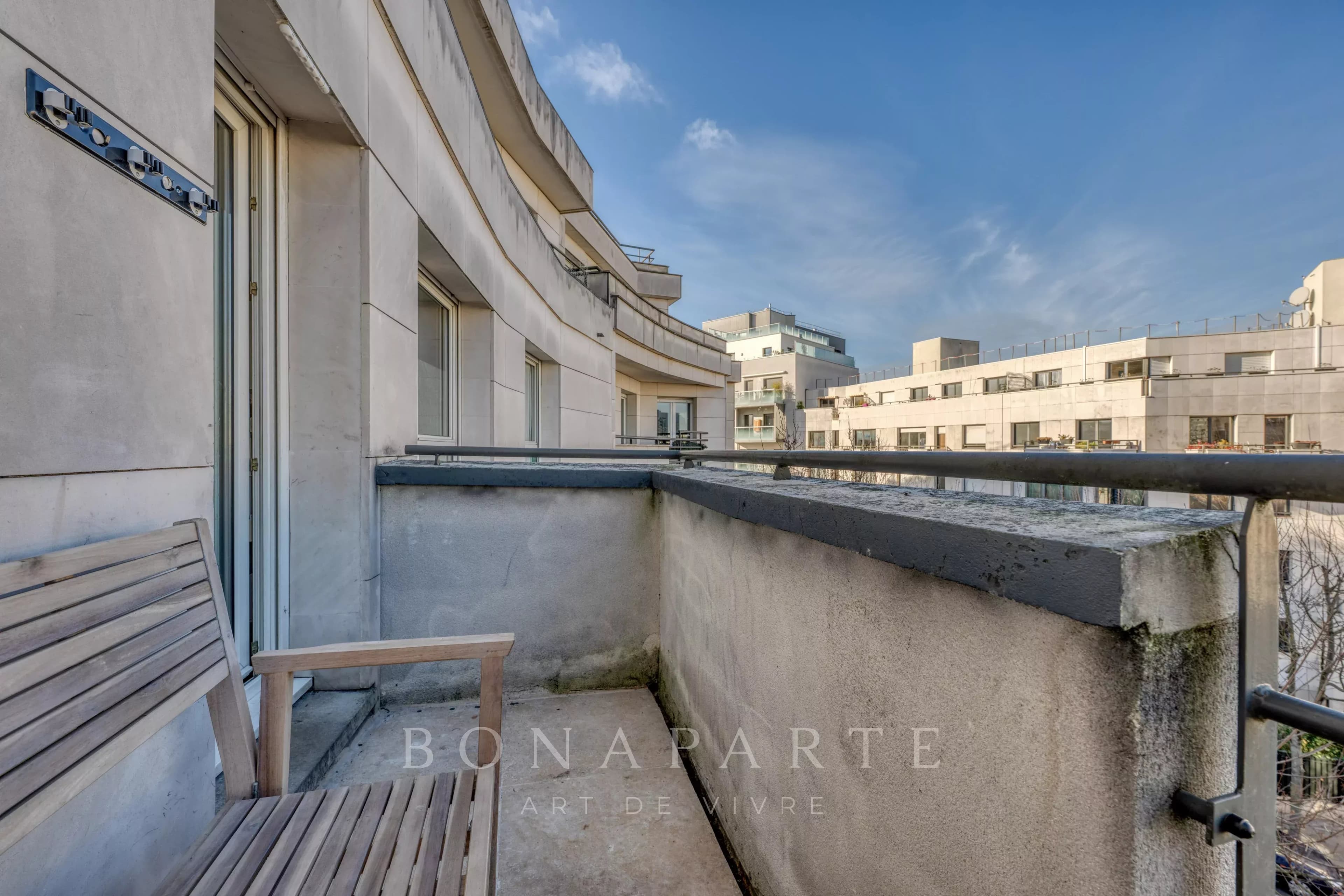Studio rénové de 26m2 avec balcon et parking