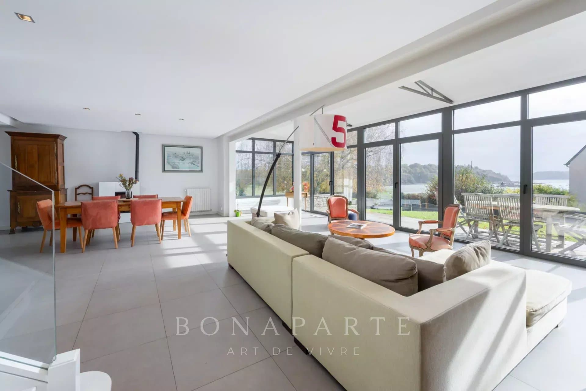 Maison - 339 m² - 10 pièces