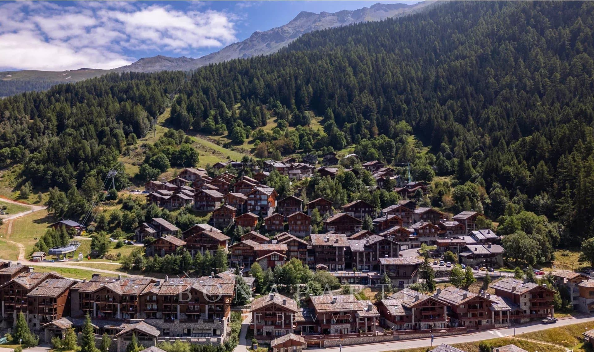 RARE À LA VENTE – Maison sur terrain constructible à 50 mètres du front de neige de Sainte-Foy-Tarentaise