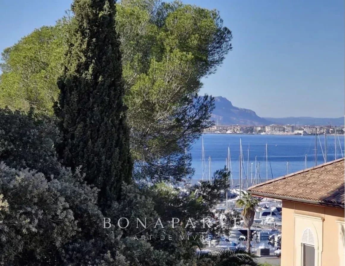 SAINT RAPHAEL / SANTA LUCIA - RENOVATED APARTMENT - TERRACE 22 SQM