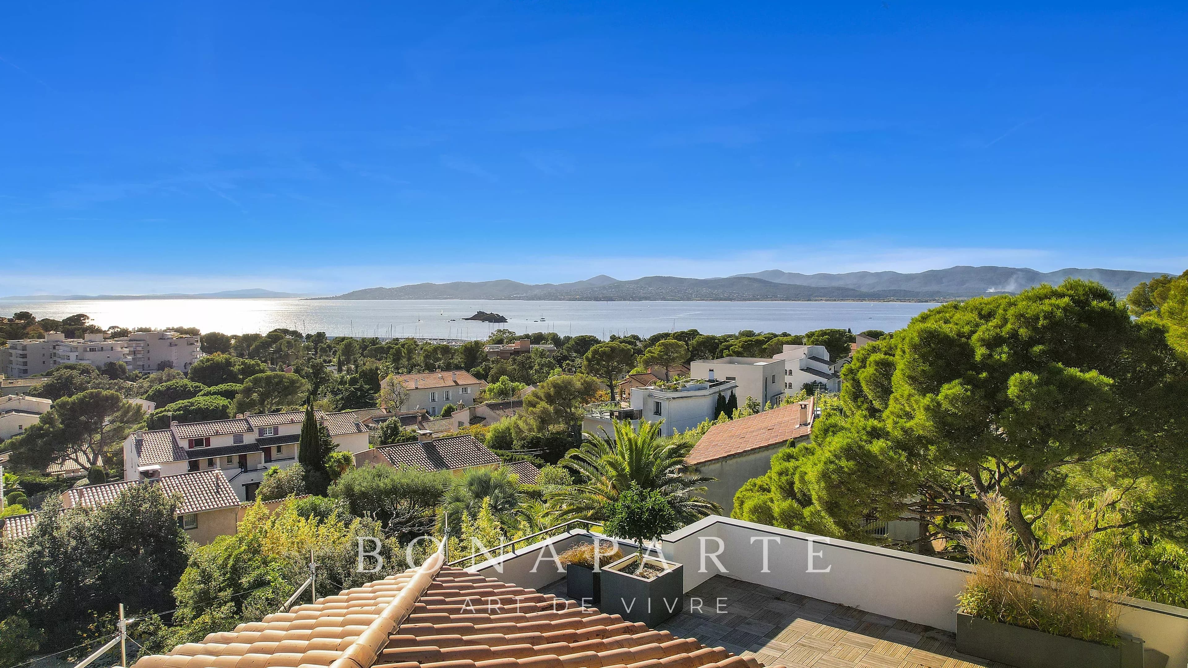 SAINT RAPHAEL / SANTA LUCIA - FULLY RENOVATED PROPERTY - PANORAMIC SEA VIEW