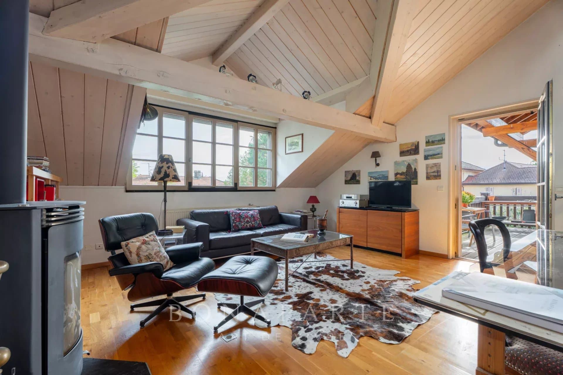 Ferney-Voltaire, appartement-maison 8 pièces de 231 m2 en coeur de ville