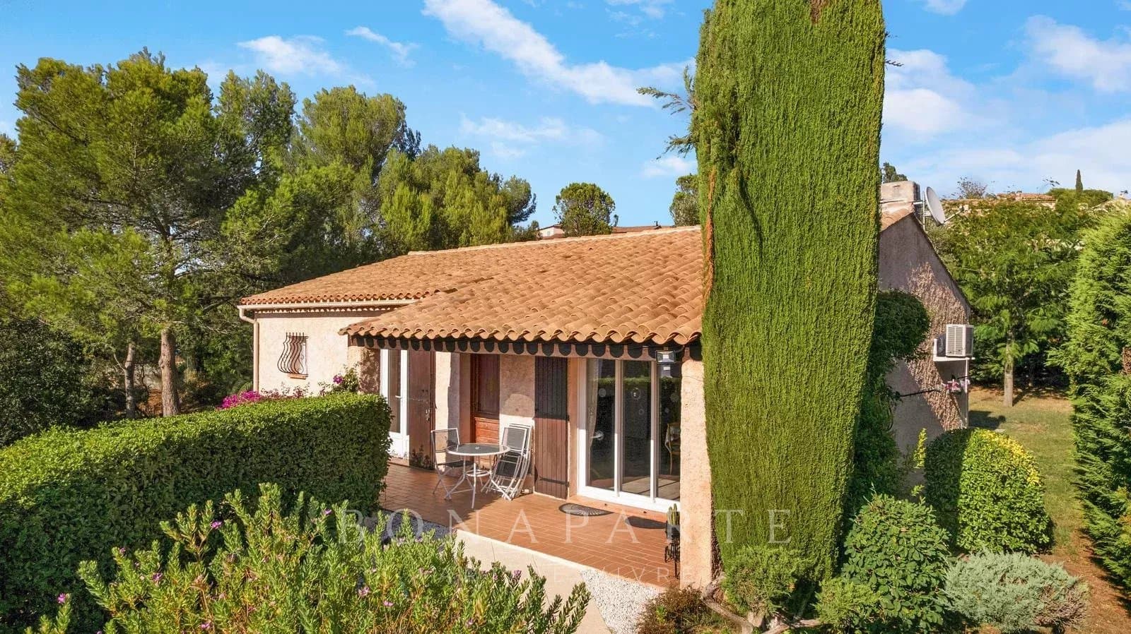 FRÉJUS VILLA 4 PIÈCES SUR UN JARDIN DE 1300 M2