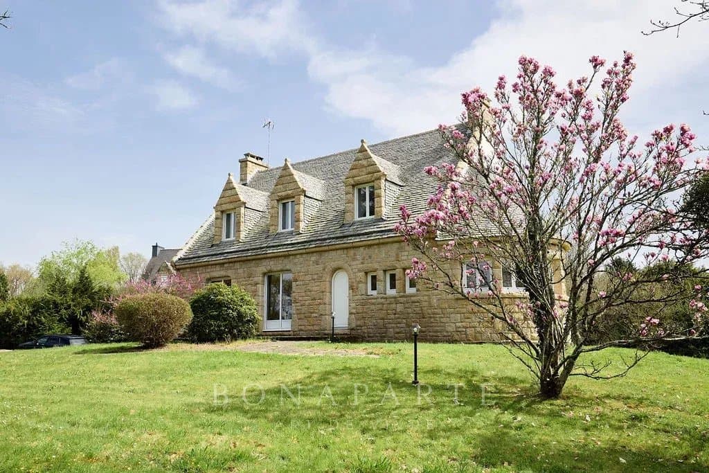 Charming property in Locoal-Mendon