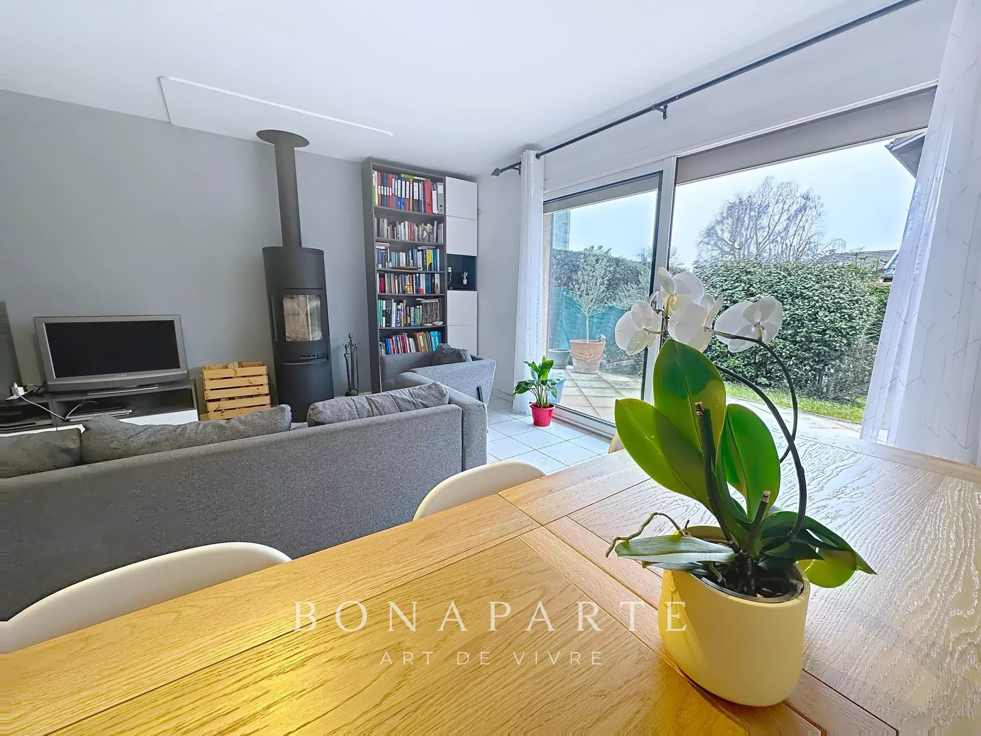 PREVESSIN-MOËNS - MAISON MITOYENNE DE 5 PIECES AVEC GARAGE